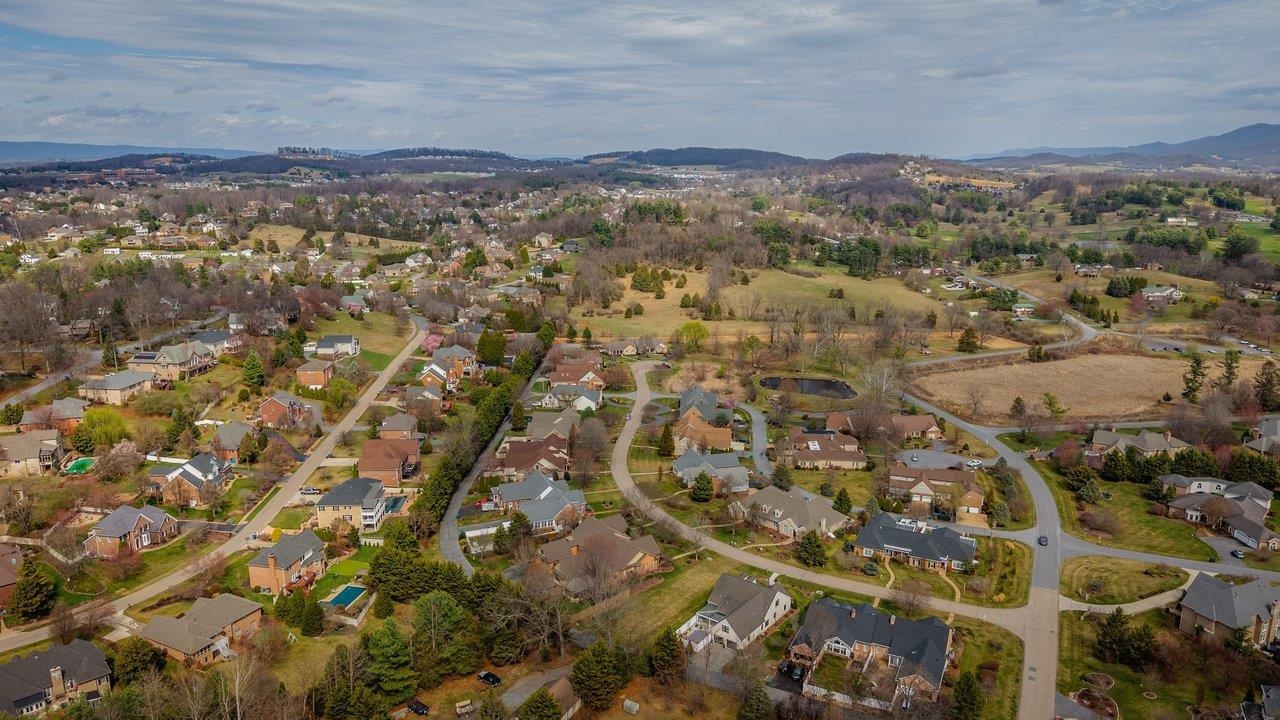 3291 MESINETTO CREEK DR, ROCKINGHAM, Virginia 22801, 3 Bedrooms Bedrooms, ,4 BathroomsBathrooms,Residential,3291 MESINETTO CREEK DR,674247 MLS # 674247