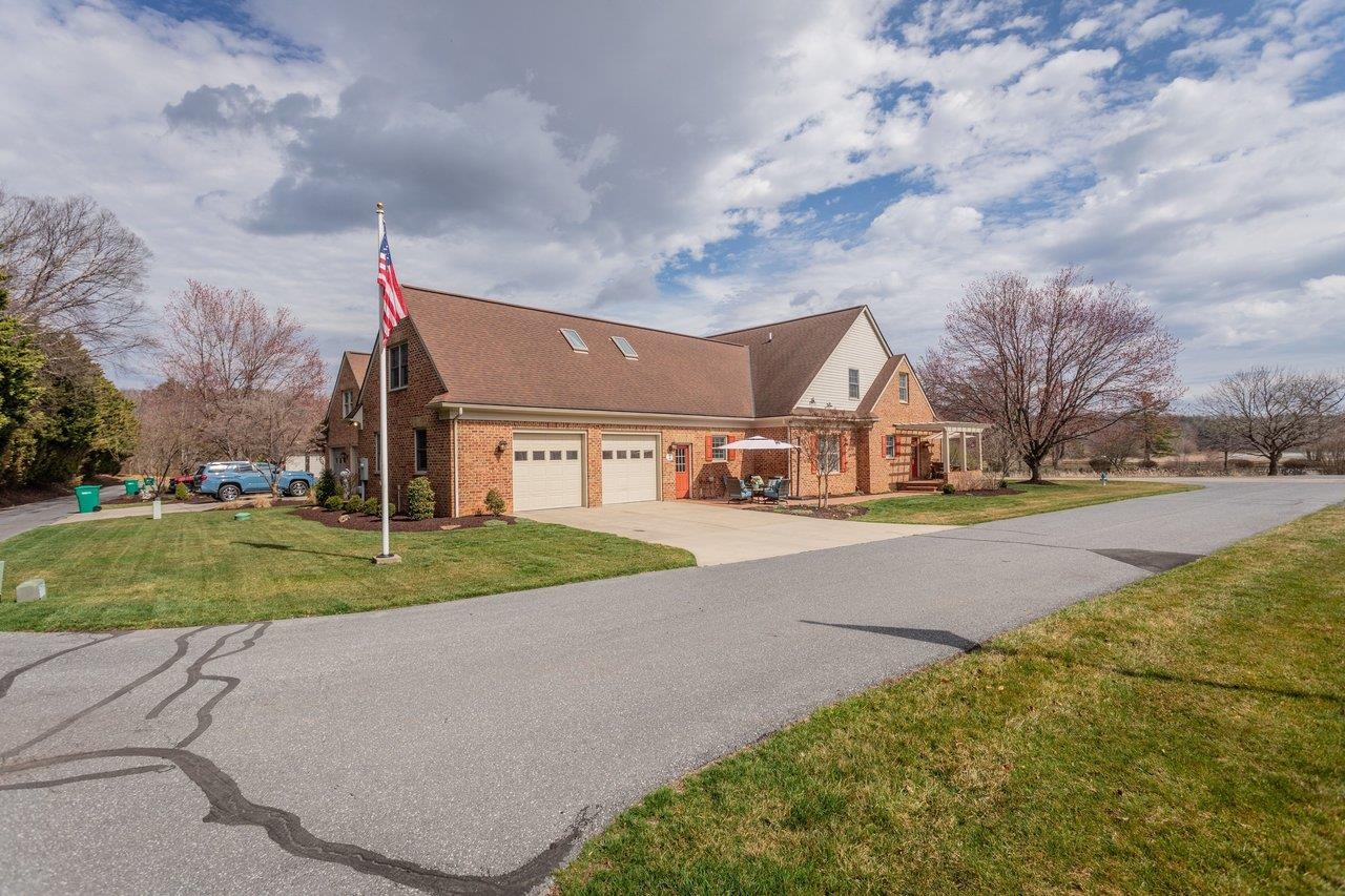 3291 MESINETTO CREEK DR, ROCKINGHAM, Virginia 22801, 3 Bedrooms Bedrooms, ,4 BathroomsBathrooms,Residential,3291 MESINETTO CREEK DR,674247 MLS # 674247