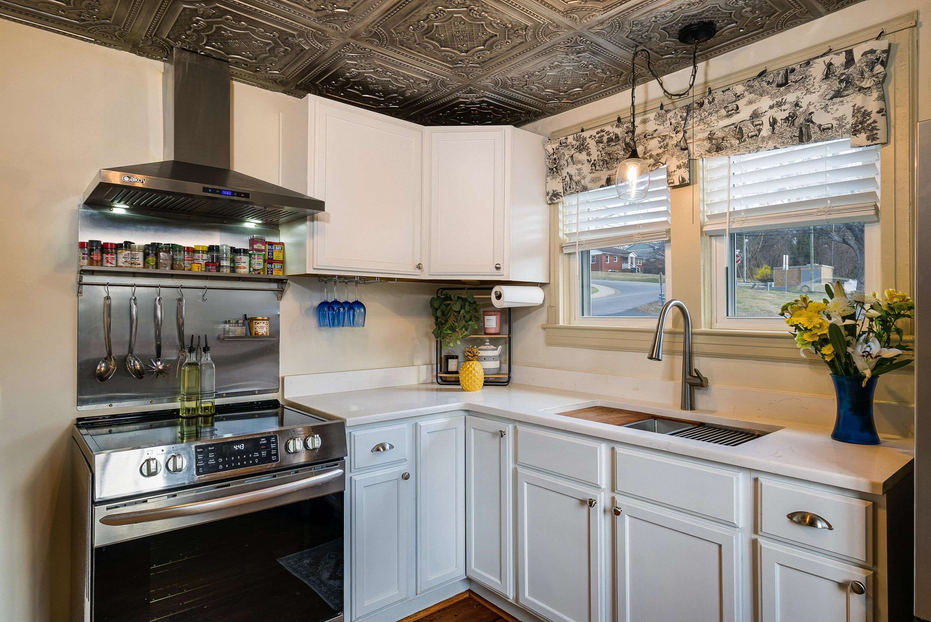 958 DONAGHE ST, STAUNTON, Virginia 24401, 3 Bedrooms Bedrooms, ,1 BathroomBathrooms,Residential,958 DONAGHE ST,674257 MLS # 674257