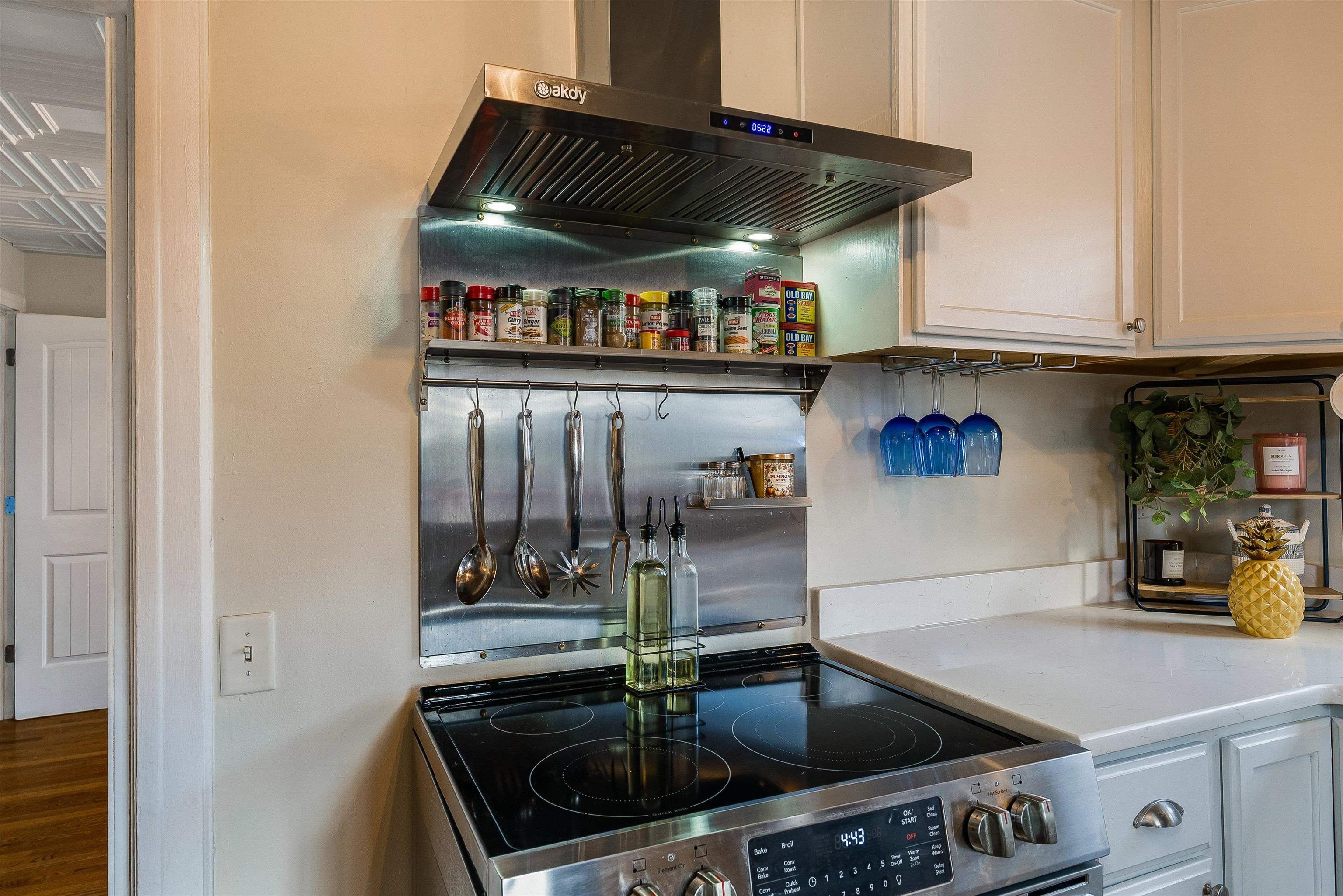 958 DONAGHE ST, STAUNTON, Virginia 24401, 3 Bedrooms Bedrooms, ,1 BathroomBathrooms,Residential,958 DONAGHE ST,674257 MLS # 674257