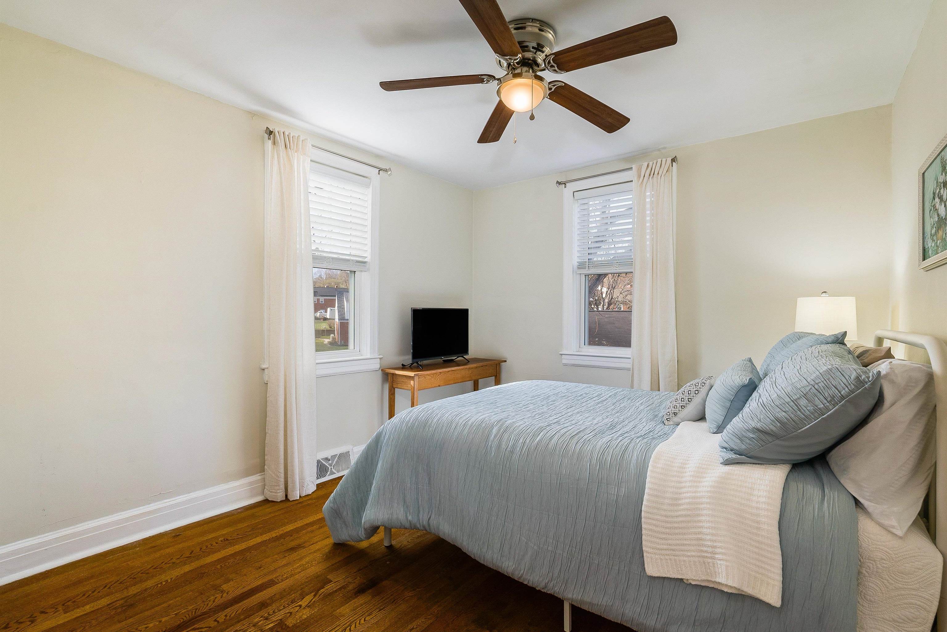 958 DONAGHE ST, STAUNTON, Virginia 24401, 3 Bedrooms Bedrooms, ,1 BathroomBathrooms,Residential,958 DONAGHE ST,674257 MLS # 674257