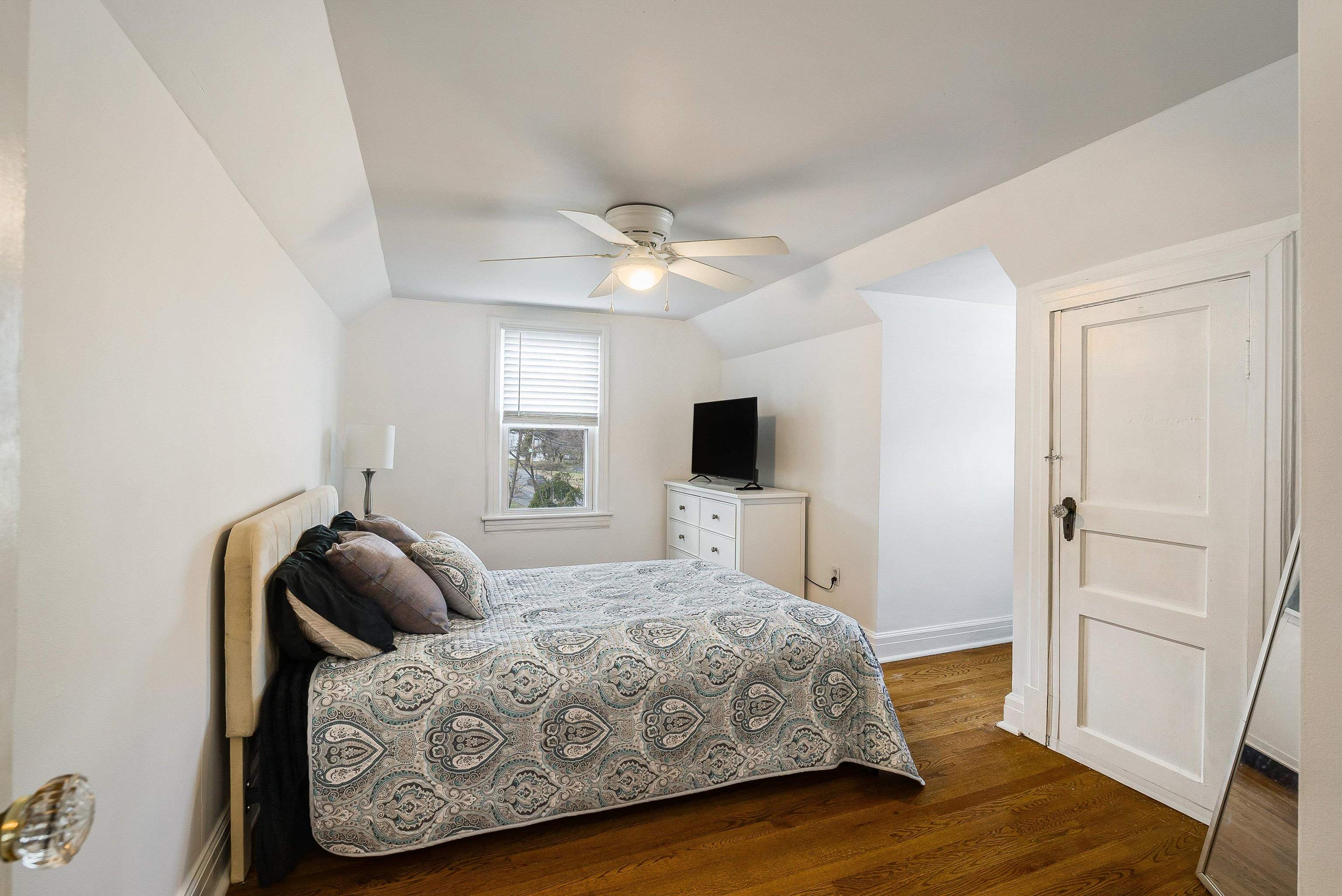 958 DONAGHE ST, STAUNTON, Virginia 24401, 3 Bedrooms Bedrooms, ,1 BathroomBathrooms,Residential,958 DONAGHE ST,674257 MLS # 674257