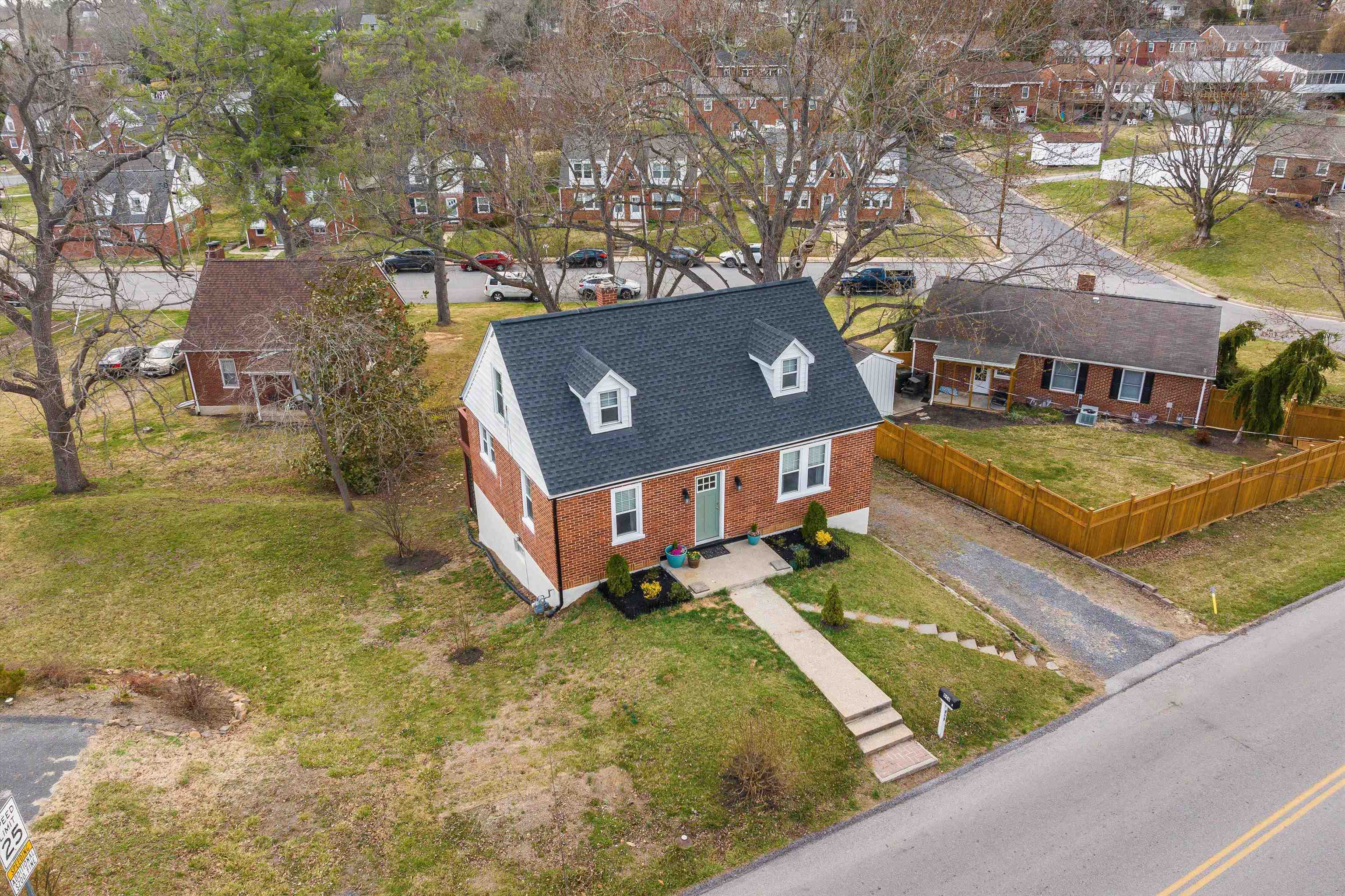 958 DONAGHE ST, STAUNTON, Virginia 24401, 3 Bedrooms Bedrooms, ,1 BathroomBathrooms,Residential,958 DONAGHE ST,674257 MLS # 674257