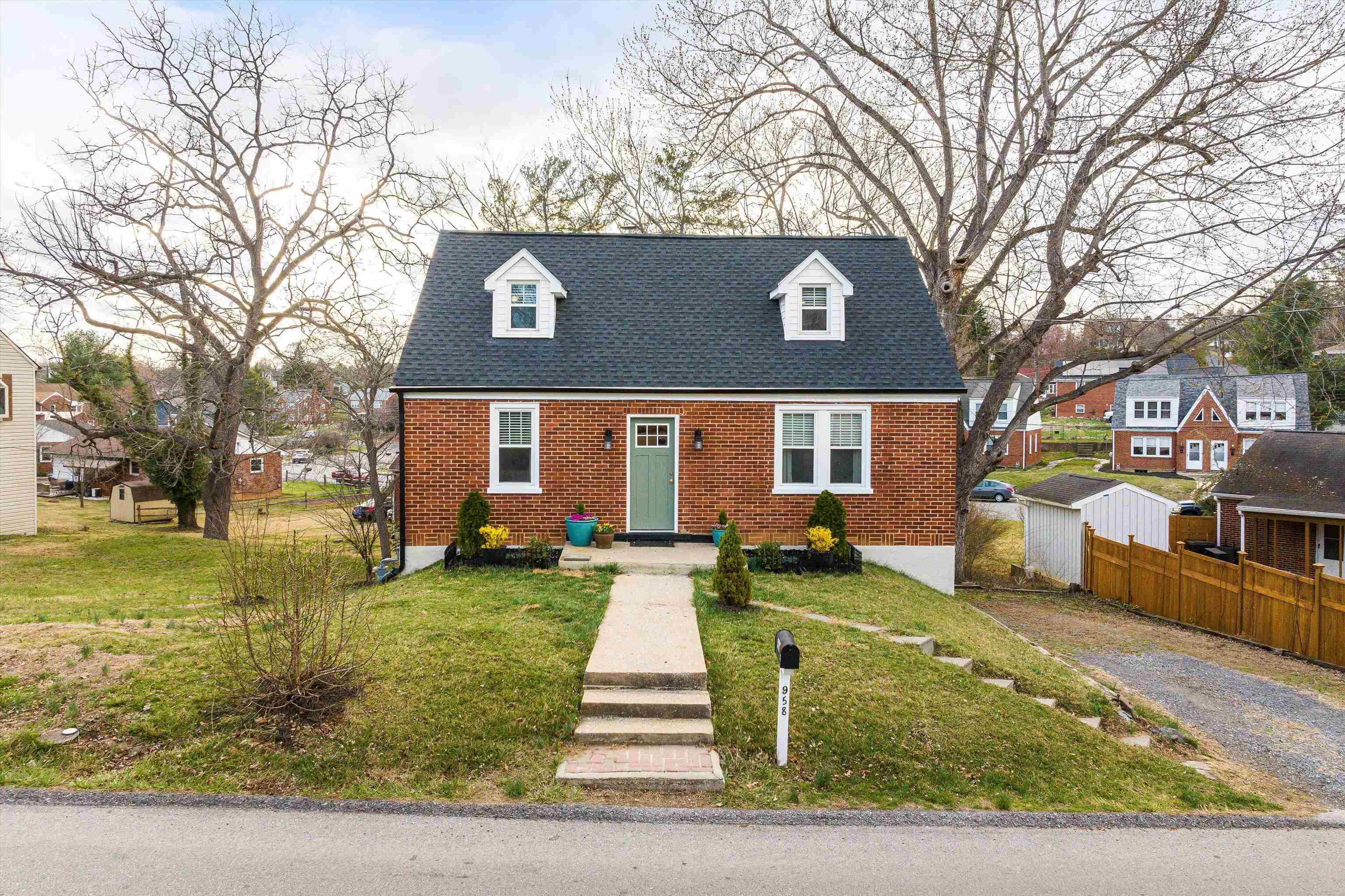 958 DONAGHE ST, STAUNTON, Virginia 24401, 3 Bedrooms Bedrooms, ,1 BathroomBathrooms,Residential,958 DONAGHE ST,674257 MLS # 674257