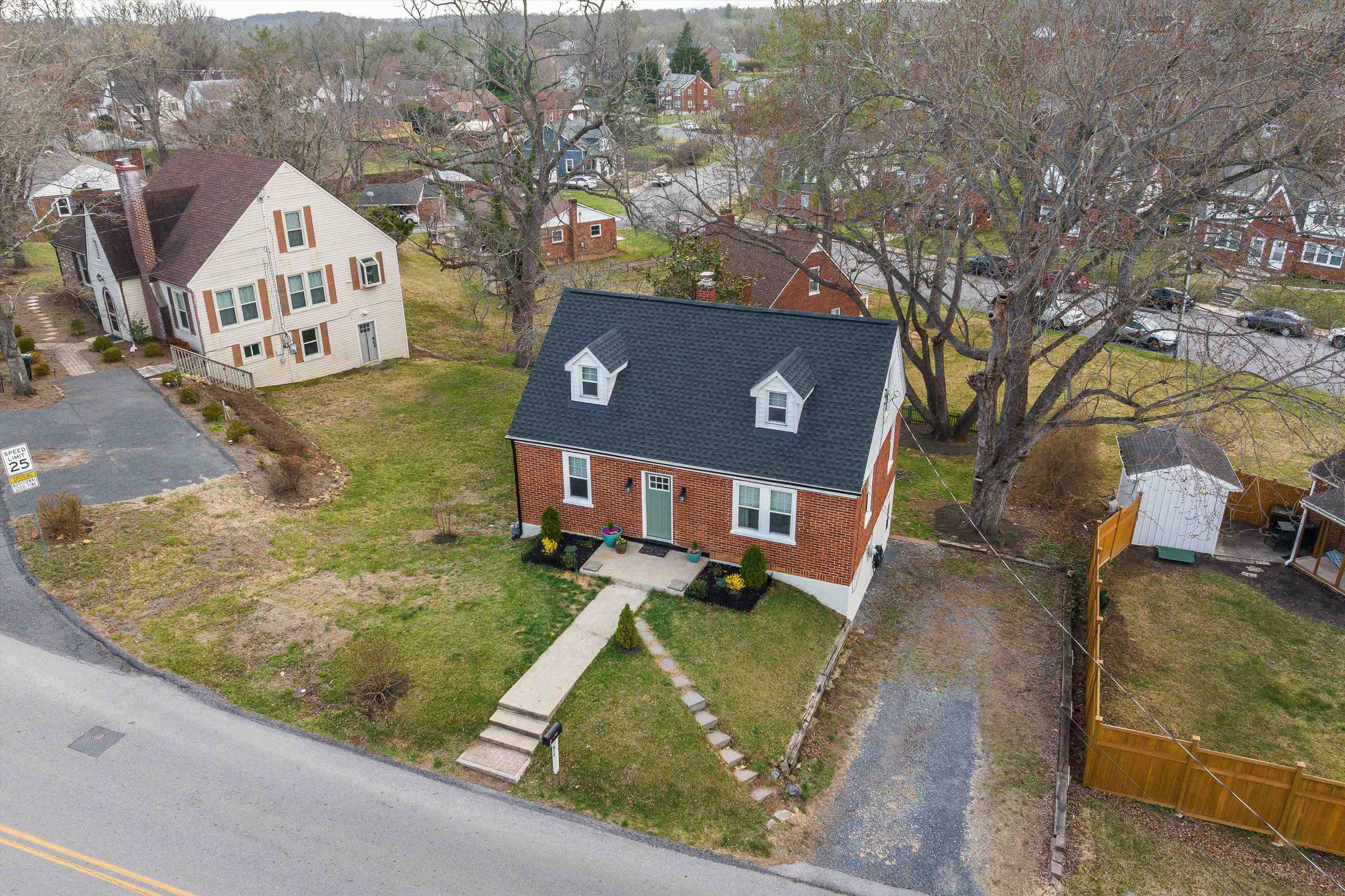 958 DONAGHE ST, STAUNTON, Virginia 24401, 3 Bedrooms Bedrooms, ,1 BathroomBathrooms,Residential,958 DONAGHE ST,674257 MLS # 674257