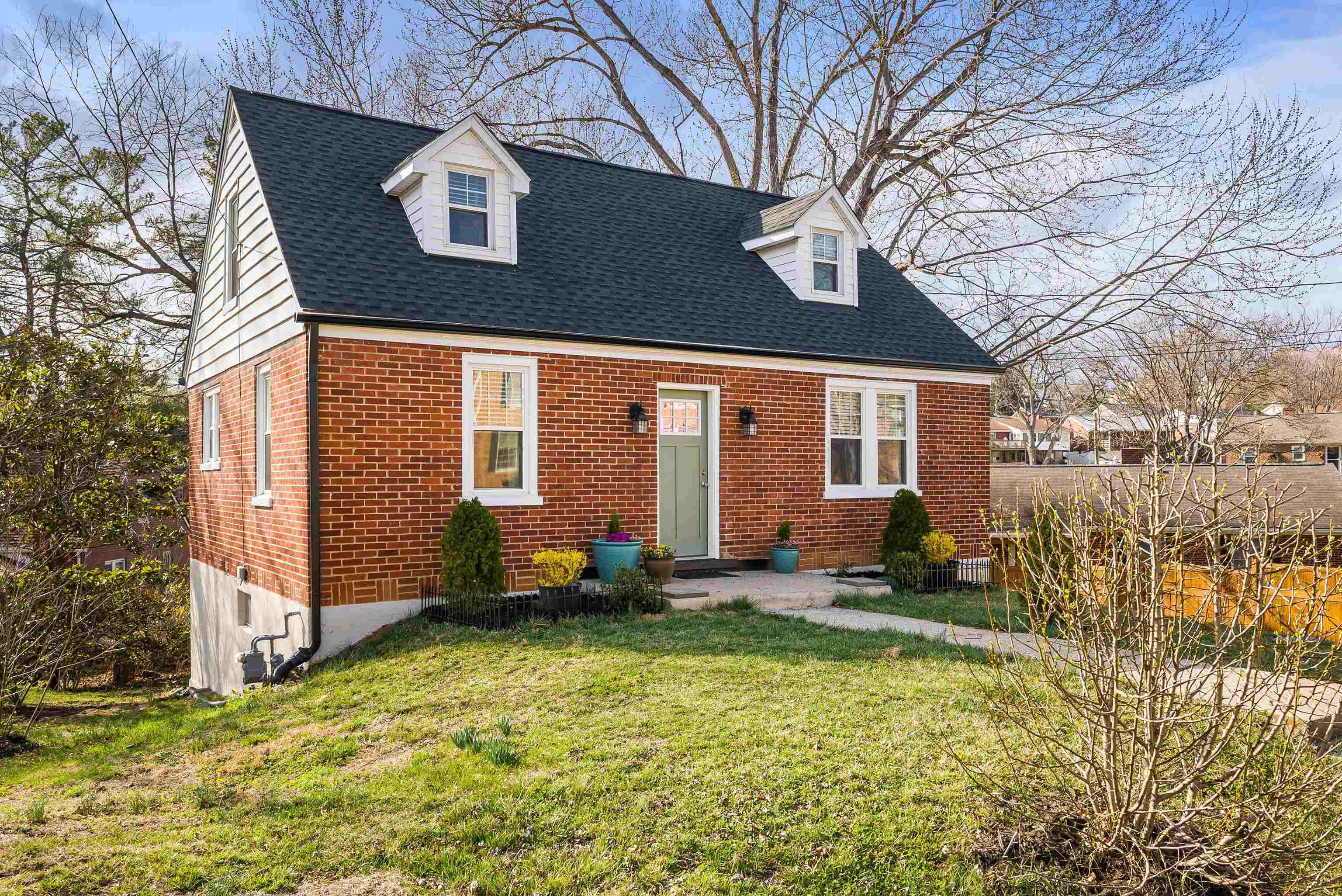 958 DONAGHE ST, STAUNTON, Virginia 24401, 3 Bedrooms Bedrooms, ,1 BathroomBathrooms,Residential,958 DONAGHE ST,674257 MLS # 674257