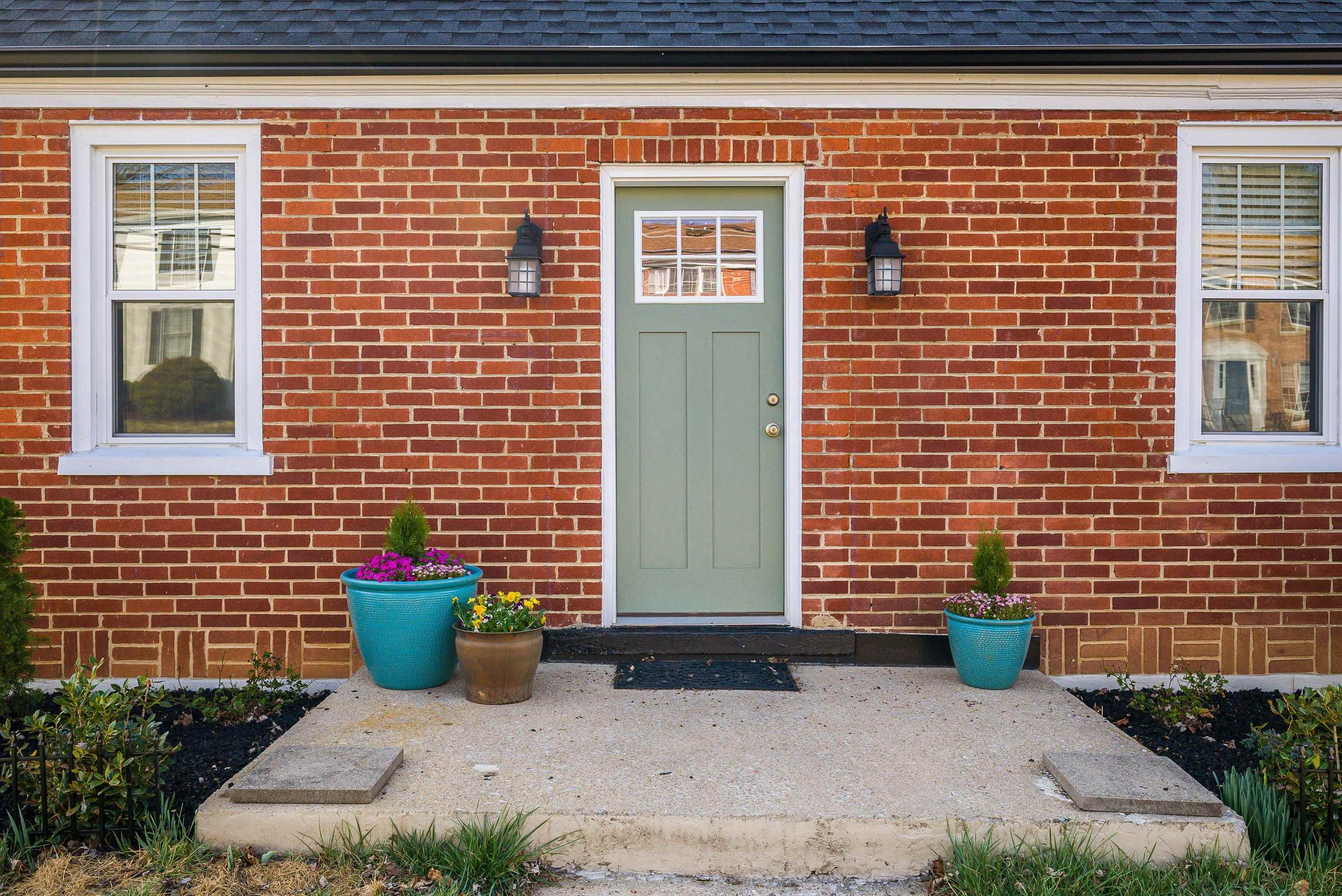 958 DONAGHE ST, STAUNTON, Virginia 24401, 3 Bedrooms Bedrooms, ,1 BathroomBathrooms,Residential,958 DONAGHE ST,674257 MLS # 674257