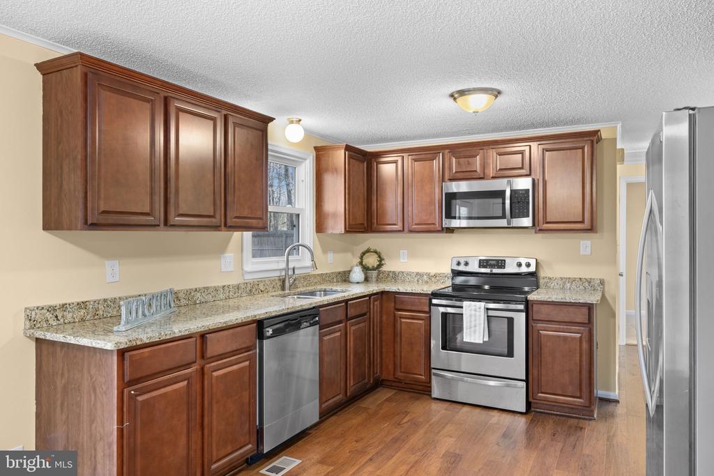 13621 FLANK MARCH LN, SPOTSYLVANIA, Virginia 22551, 3 Bedrooms Bedrooms, ,2 BathroomsBathrooms,Residential,13621 FLANK MARCH LN,VASP2038068 MLS # VASP2038068