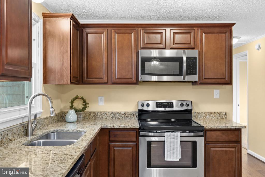 13621 FLANK MARCH LN, SPOTSYLVANIA, Virginia 22551, 3 Bedrooms Bedrooms, ,2 BathroomsBathrooms,Residential,13621 FLANK MARCH LN,VASP2038068 MLS # VASP2038068