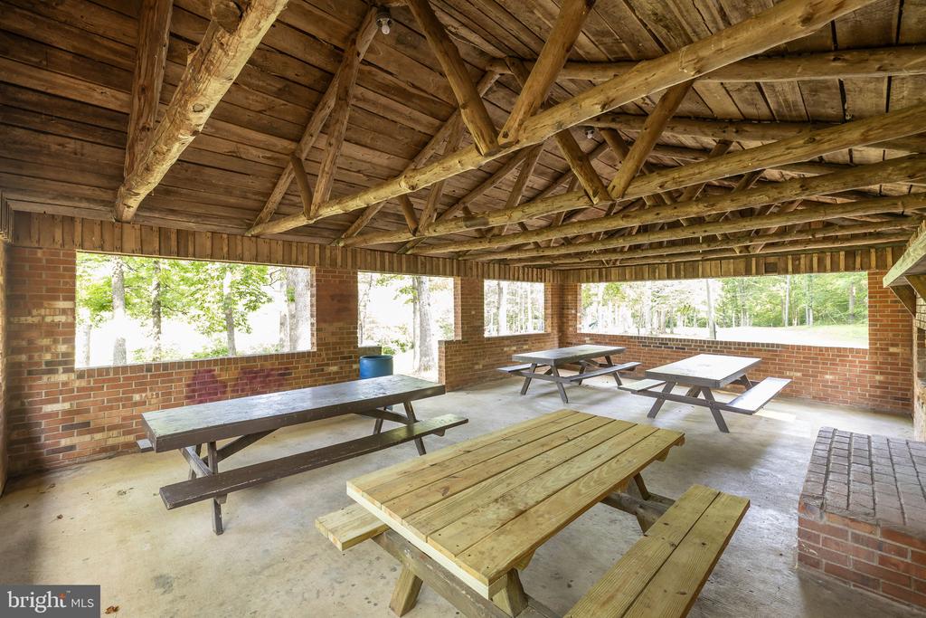 13621 FLANK MARCH LN, SPOTSYLVANIA, Virginia 22551, 3 Bedrooms Bedrooms, ,2 BathroomsBathrooms,Residential,13621 FLANK MARCH LN,VASP2038068 MLS # VASP2038068