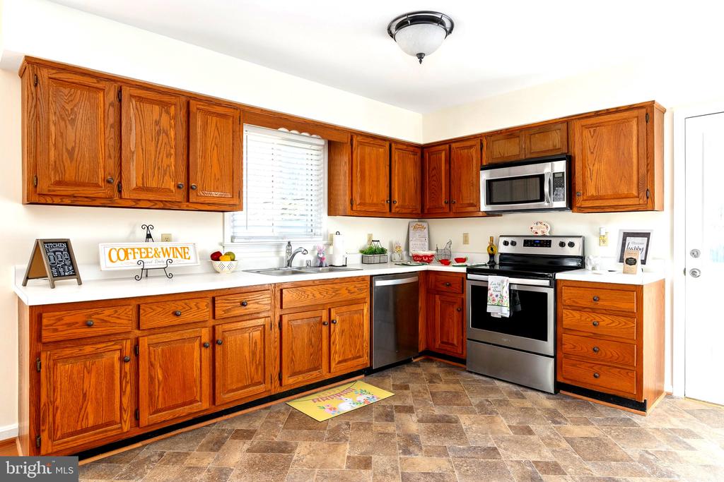 5527 SMITH STATION RD, FREDERICKSBURG, Virginia 22407, 3 Bedrooms Bedrooms, ,2 BathroomsBathrooms,Residential,5527 SMITH STATION RD,VASP2039944 MLS # VASP2039944