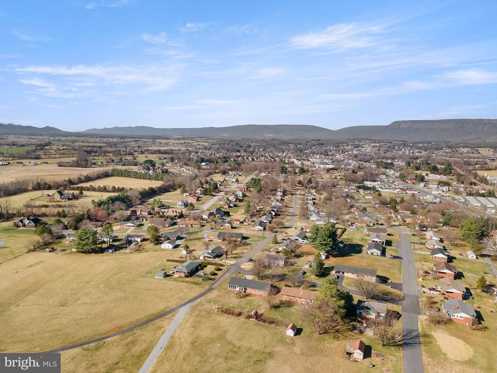 5 FOX LN, LURAY, Virginia 22835, 3 Bedrooms Bedrooms, ,2 BathroomsBathrooms,Residential,5 FOX LN,VAPA2006162 MLS # VAPA2006162