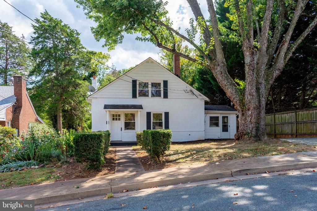 194 MORTON ST, ORANGE, Virginia 22960, 4 Bedrooms Bedrooms, ,1 BathroomBathrooms,Residential,194 MORTON ST,VAOR2013528 MLS # VAOR2013528 194 MORTON ST, ORANGE, Virginia 22960, 4 Bedrooms Bedrooms, ,1 BathroomBathrooms,Residential,194 MORTON ST,VAOR2013528 MLS # VAOR2013528