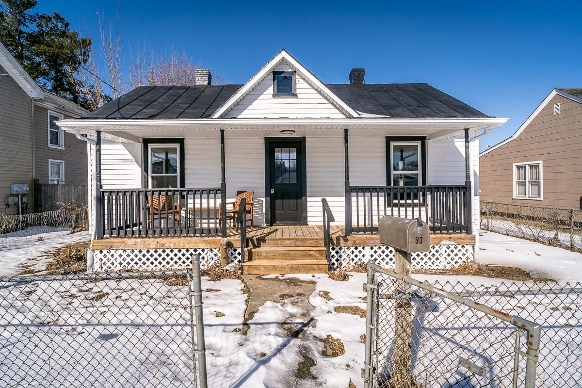 513 N BATH AVE, WAYNESBORO, Virginia 22980, 2 Bedrooms Bedrooms, ,1 BathroomBathrooms,Residential,513 N BATH AVE,673205 MLS # 673205