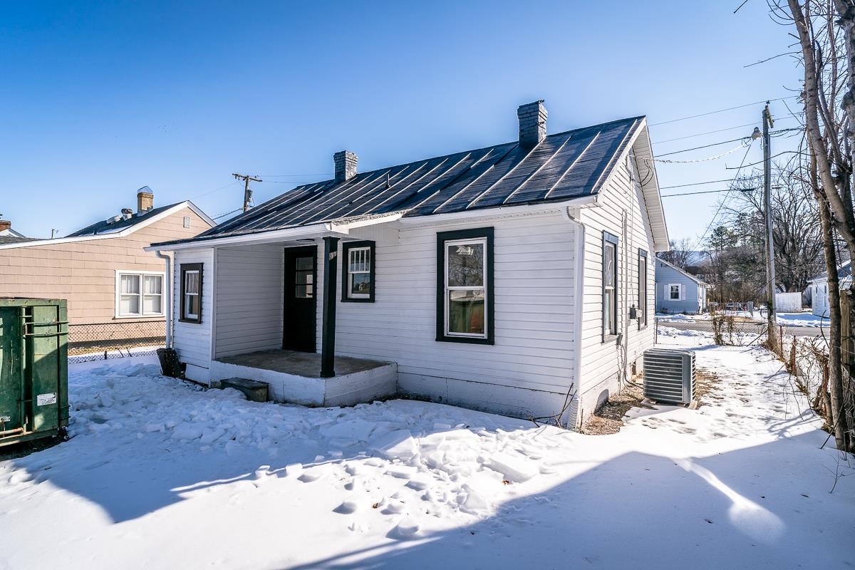 513 N BATH AVE, WAYNESBORO, Virginia 22980, 2 Bedrooms Bedrooms, ,1 BathroomBathrooms,Residential,513 N BATH AVE,673205 MLS # 673205