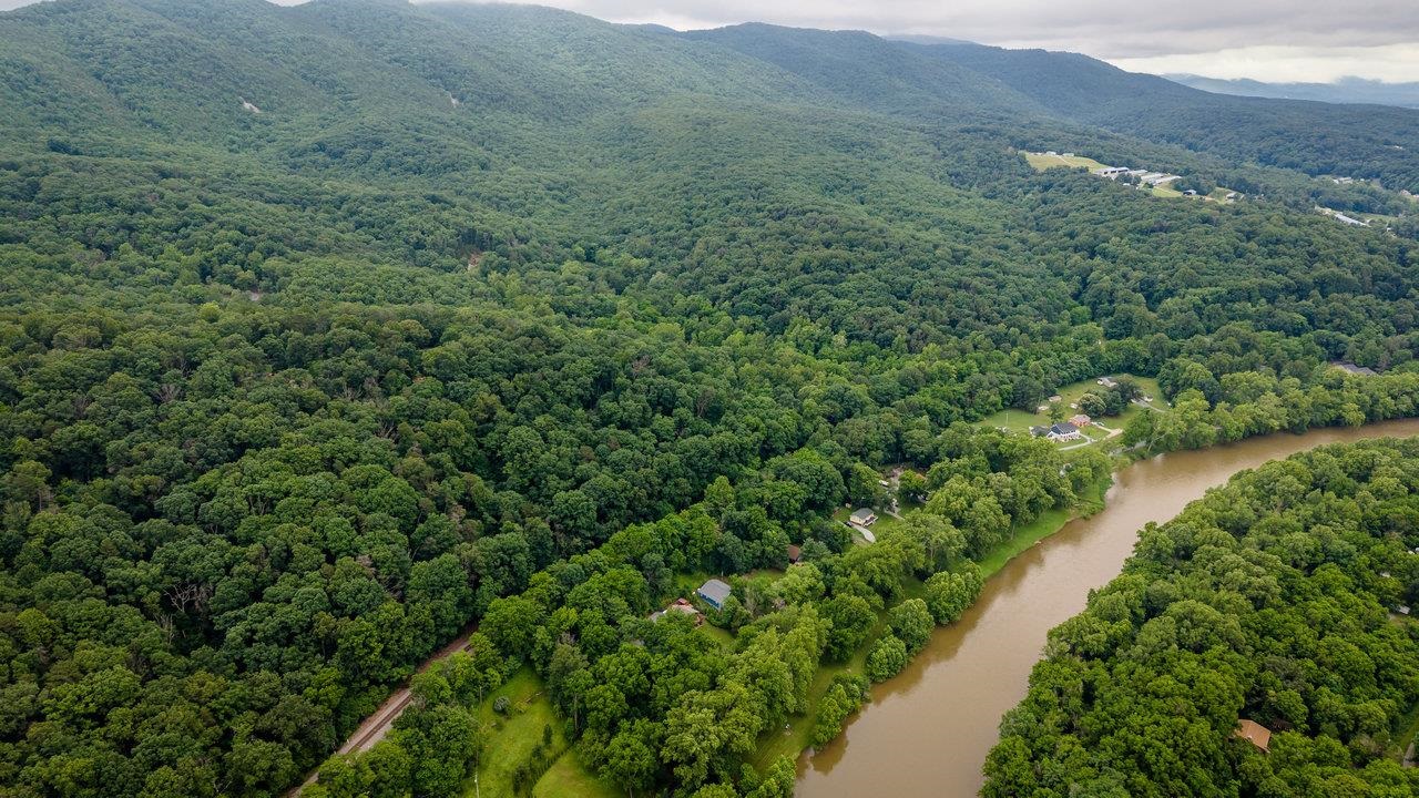 159 PARK VIEW LN, SHENANDOAH, Virginia 22849, 3 Bedrooms Bedrooms, ,2 BathroomsBathrooms,Residential,159 PARK VIEW LN,674261 MLS # 674261