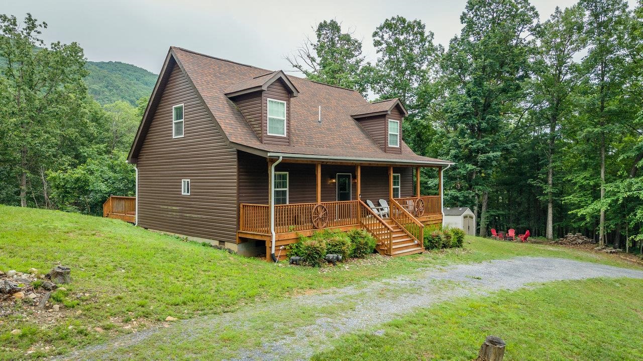 159 PARK VIEW LN, SHENANDOAH, Virginia 22849, 3 Bedrooms Bedrooms, ,2 BathroomsBathrooms,Residential,159 PARK VIEW LN,674261 MLS # 674261