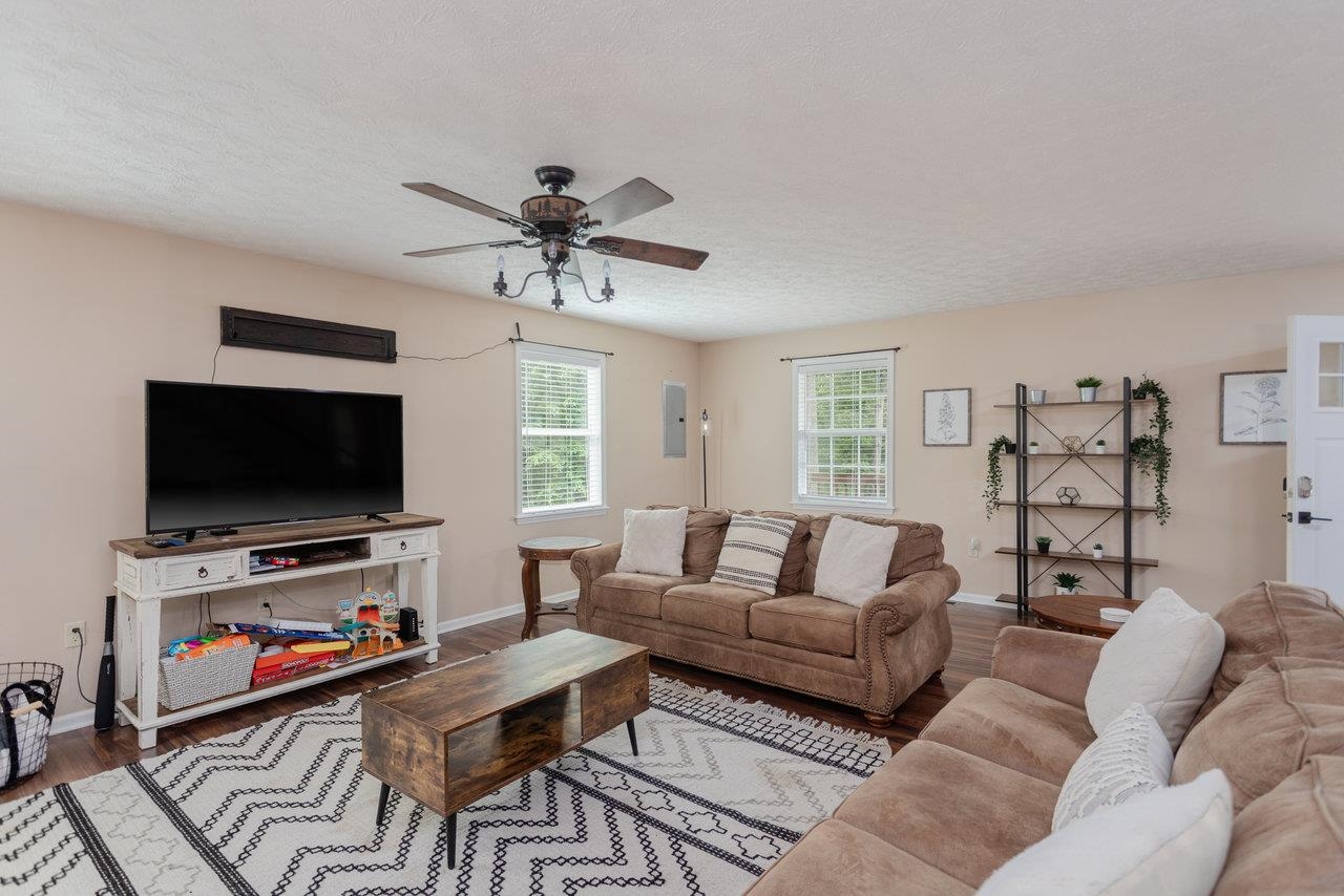 159 PARK VIEW LN, SHENANDOAH, Virginia 22849, 3 Bedrooms Bedrooms, ,2 BathroomsBathrooms,Residential,159 PARK VIEW LN,674261 MLS # 674261