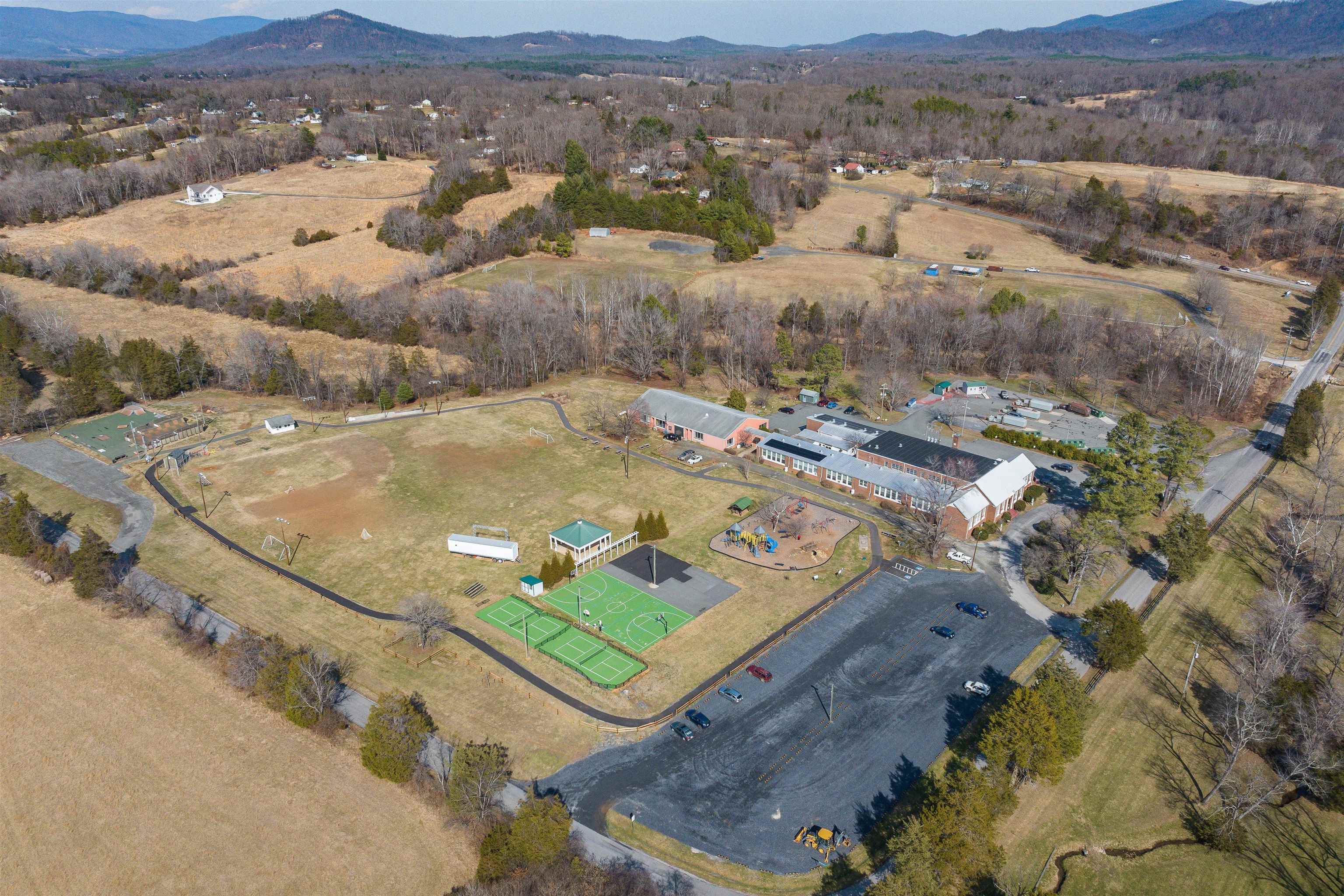 walking trails, pickleball, basketball, playground, yoga classes, and much more!! Less than .25 miles from the home.