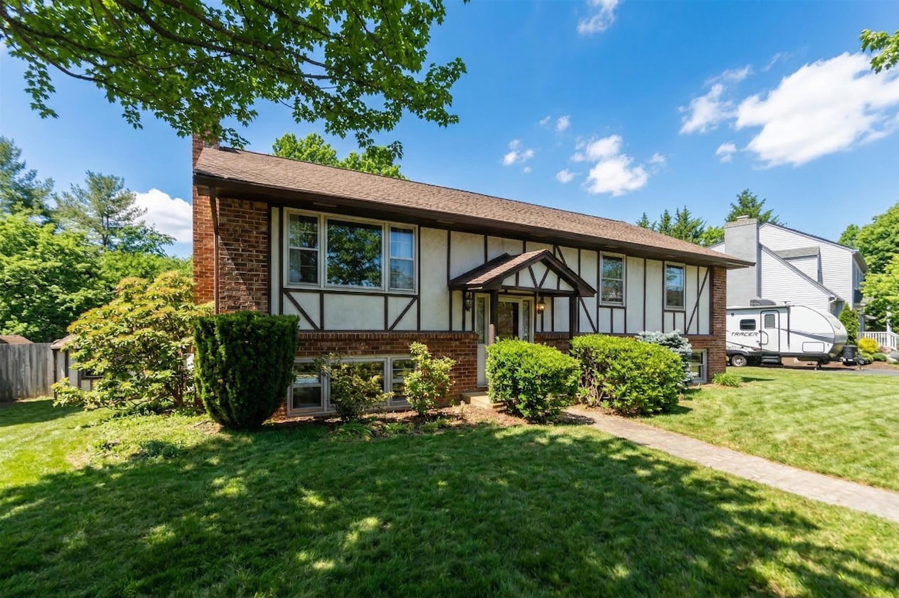 109 COUNTRY LODGE RD, WAYNESBORO, Virginia 22980, 4 Bedrooms Bedrooms, ,3 BathroomsBathrooms,Residential,109 COUNTRY LODGE RD,674268 MLS # 674268