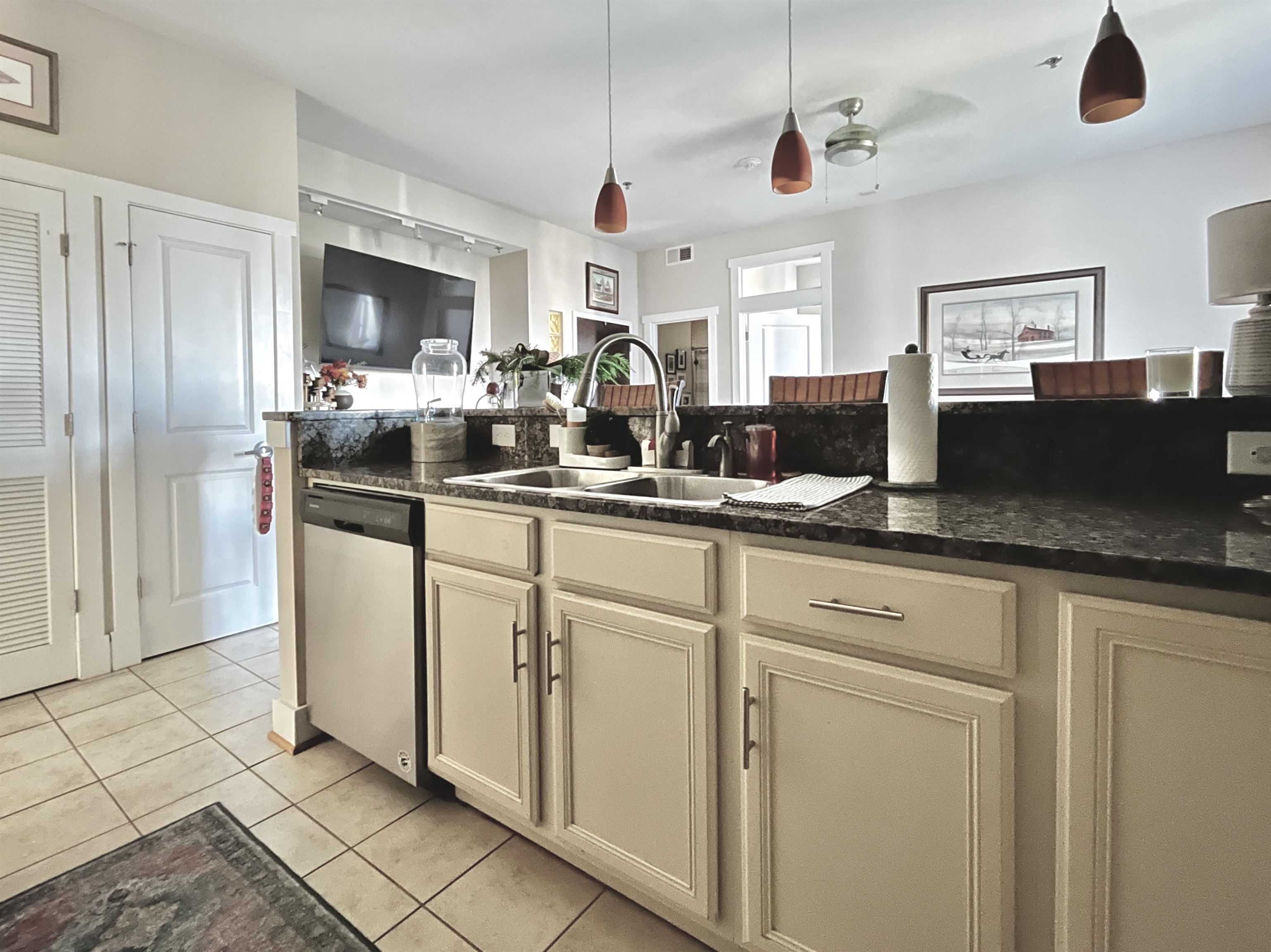 101 W VILLAGE DR, STAUNTON, Virginia 24401, 2 Bedrooms Bedrooms, ,2 BathroomsBathrooms,Residential,UNIT 101 THE BROOKDALE -A CONDOMINIUM,101 W VILLAGE DR,674272 MLS # 674272