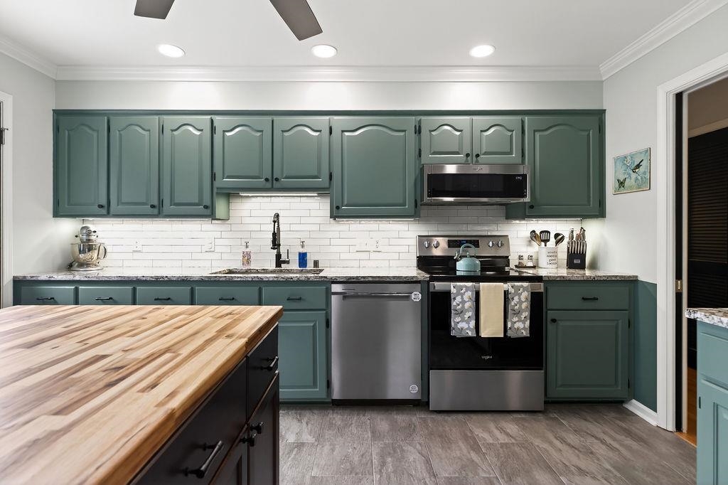 224 MEADOWBROOK RD, STAUNTON, Virginia 24401, 5 Bedrooms Bedrooms, ,3 BathroomsBathrooms,Residential,224 MEADOWBROOK RD,674273 MLS # 674273