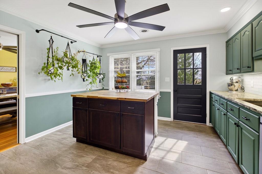 224 MEADOWBROOK RD, STAUNTON, Virginia 24401, 5 Bedrooms Bedrooms, ,3 BathroomsBathrooms,Residential,224 MEADOWBROOK RD,674273 MLS # 674273