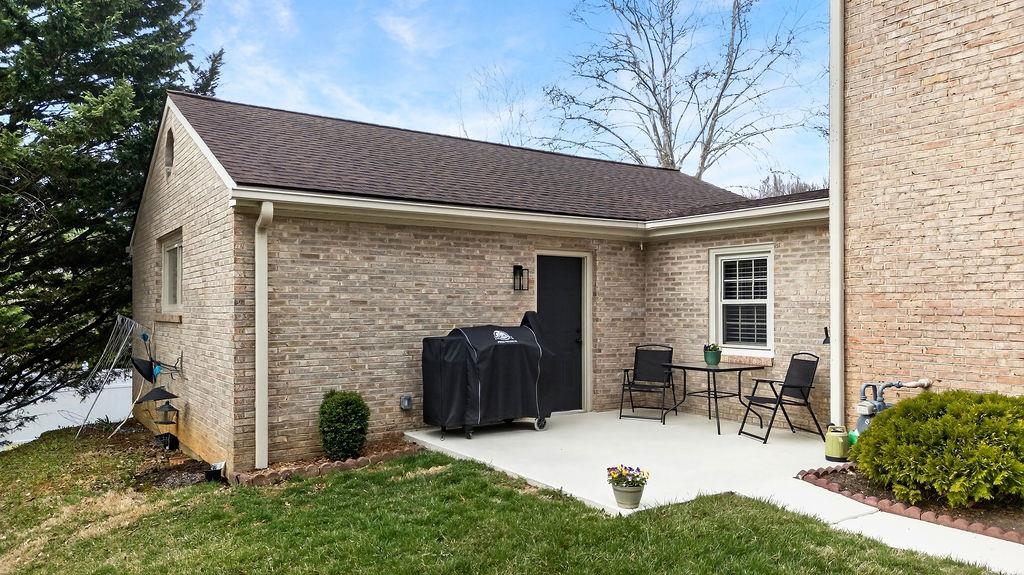 224 MEADOWBROOK RD, STAUNTON, Virginia 24401, 5 Bedrooms Bedrooms, ,3 BathroomsBathrooms,Residential,224 MEADOWBROOK RD,674273 MLS # 674273