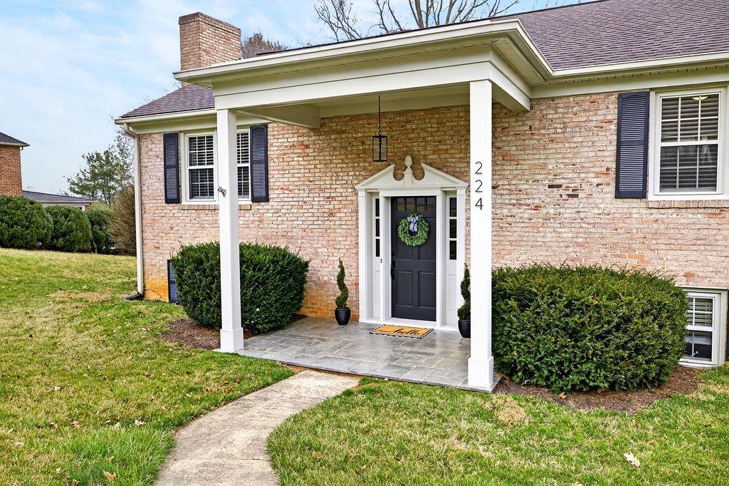 224 MEADOWBROOK RD, STAUNTON, Virginia 24401, 5 Bedrooms Bedrooms, ,3 BathroomsBathrooms,Residential,224 MEADOWBROOK RD,674273 MLS # 674273