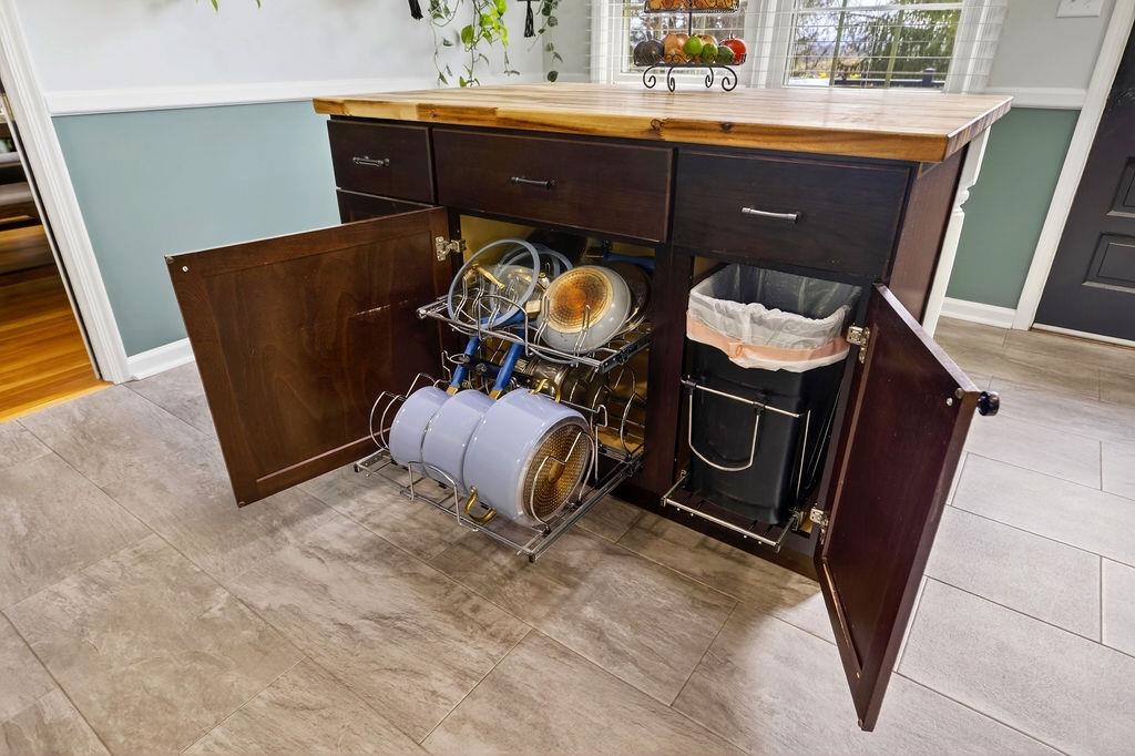 224 MEADOWBROOK RD, STAUNTON, Virginia 24401, 5 Bedrooms Bedrooms, ,3 BathroomsBathrooms,Residential,224 MEADOWBROOK RD,674273 MLS # 674273