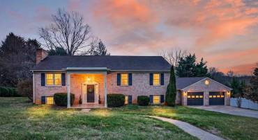 224 MEADOWBROOK RD, STAUNTON, Virginia 24401, 5 Bedrooms Bedrooms, ,3 BathroomsBathrooms,Residential,224 MEADOWBROOK RD,674273 MLS # 674273