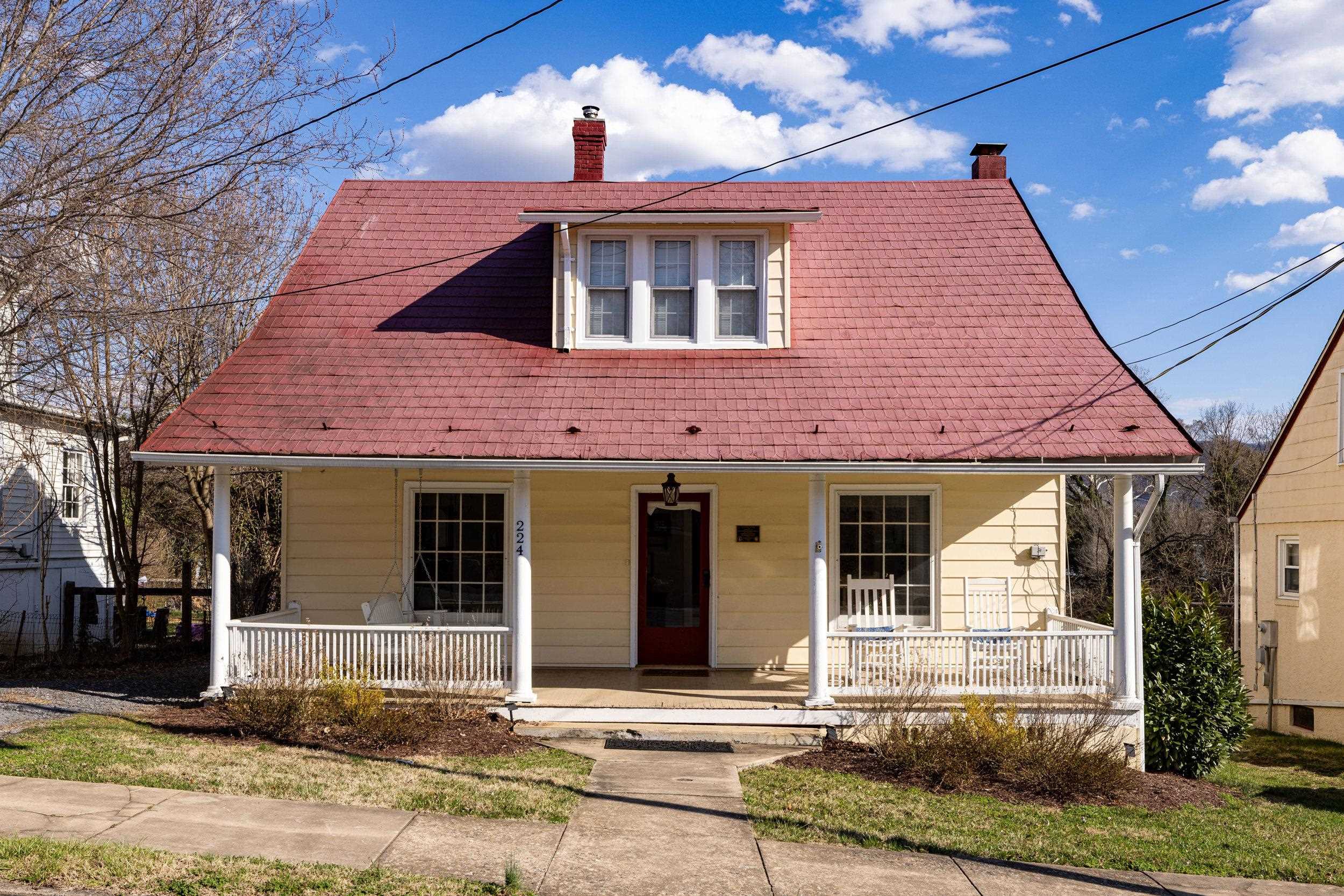 224 N CHURCH ST, WOODSTOCK, Virginia 22664, 3 Bedrooms Bedrooms, ,2 BathroomsBathrooms,Residential,224 N CHURCH ST,674286 MLS # 674286