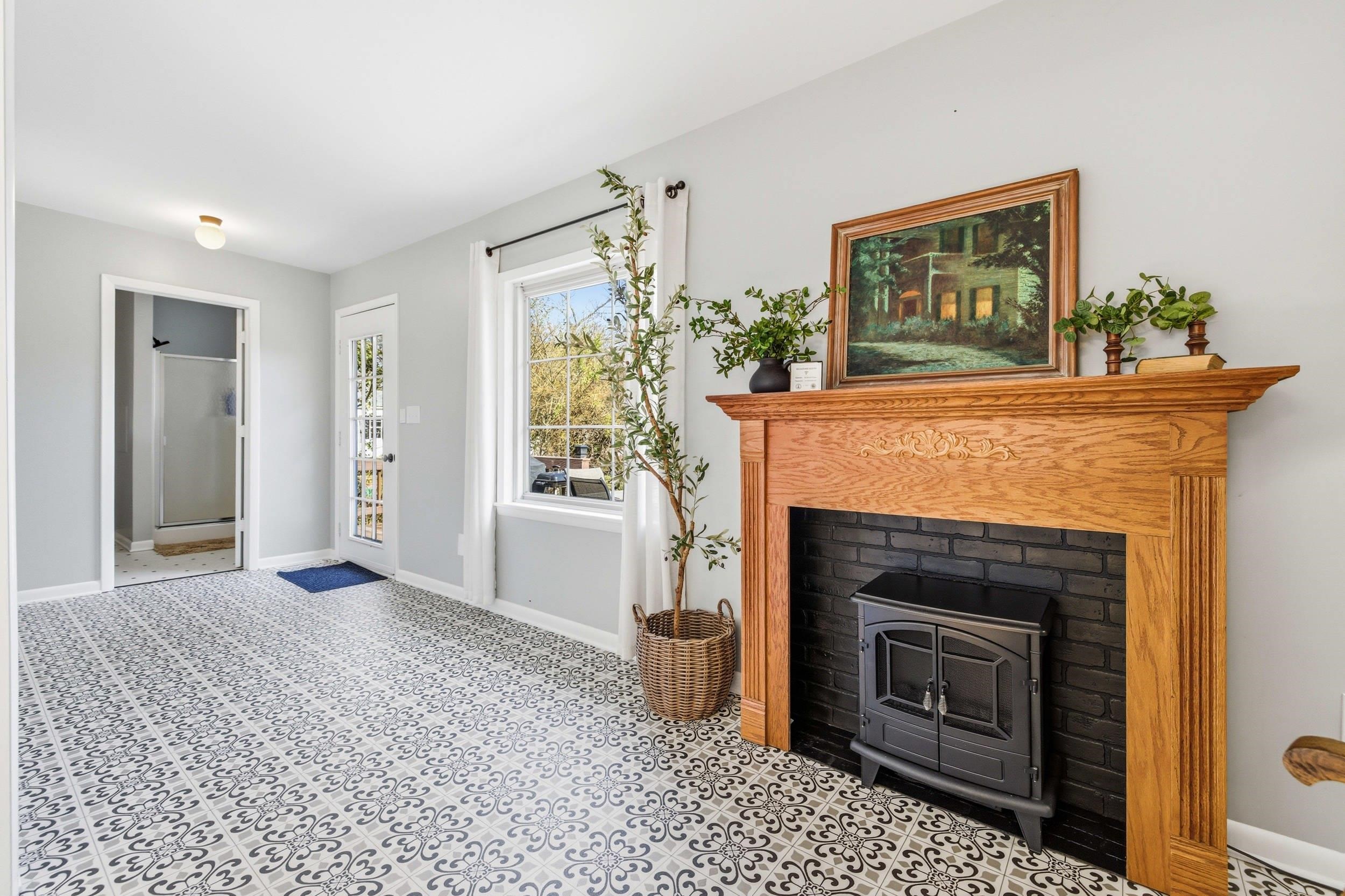 224 N CHURCH ST, WOODSTOCK, Virginia 22664, 3 Bedrooms Bedrooms, ,2 BathroomsBathrooms,Residential,224 N CHURCH ST,674286 MLS # 674286