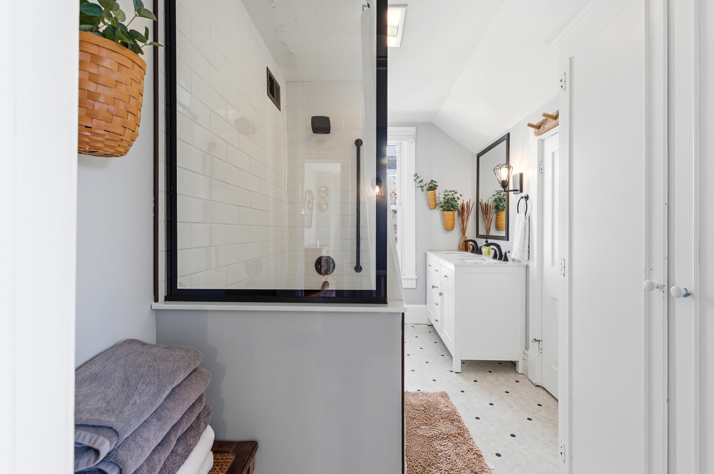 224 N CHURCH ST, WOODSTOCK, Virginia 22664, 3 Bedrooms Bedrooms, ,2 BathroomsBathrooms,Residential,224 N CHURCH ST,674286 MLS # 674286