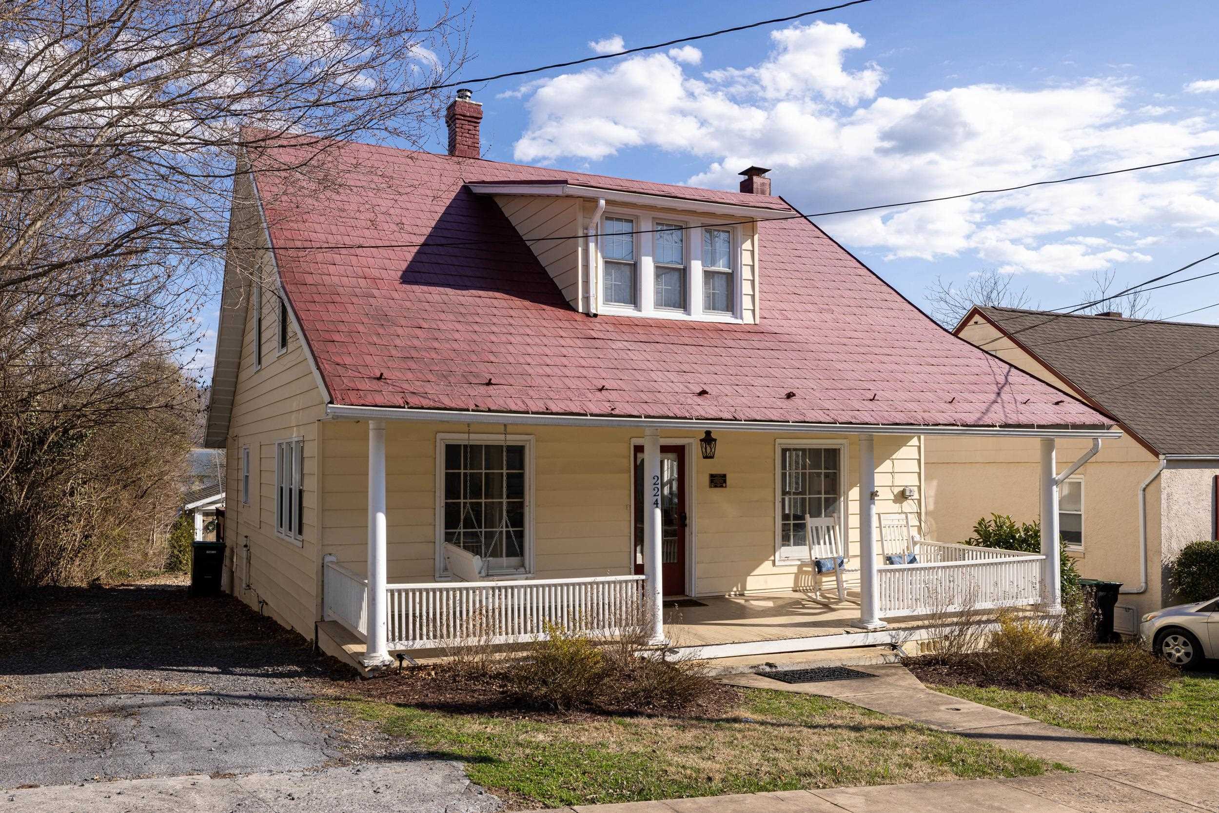 224 N CHURCH ST, WOODSTOCK, Virginia 22664, 3 Bedrooms Bedrooms, ,2 BathroomsBathrooms,Residential,224 N CHURCH ST,674286 MLS # 674286