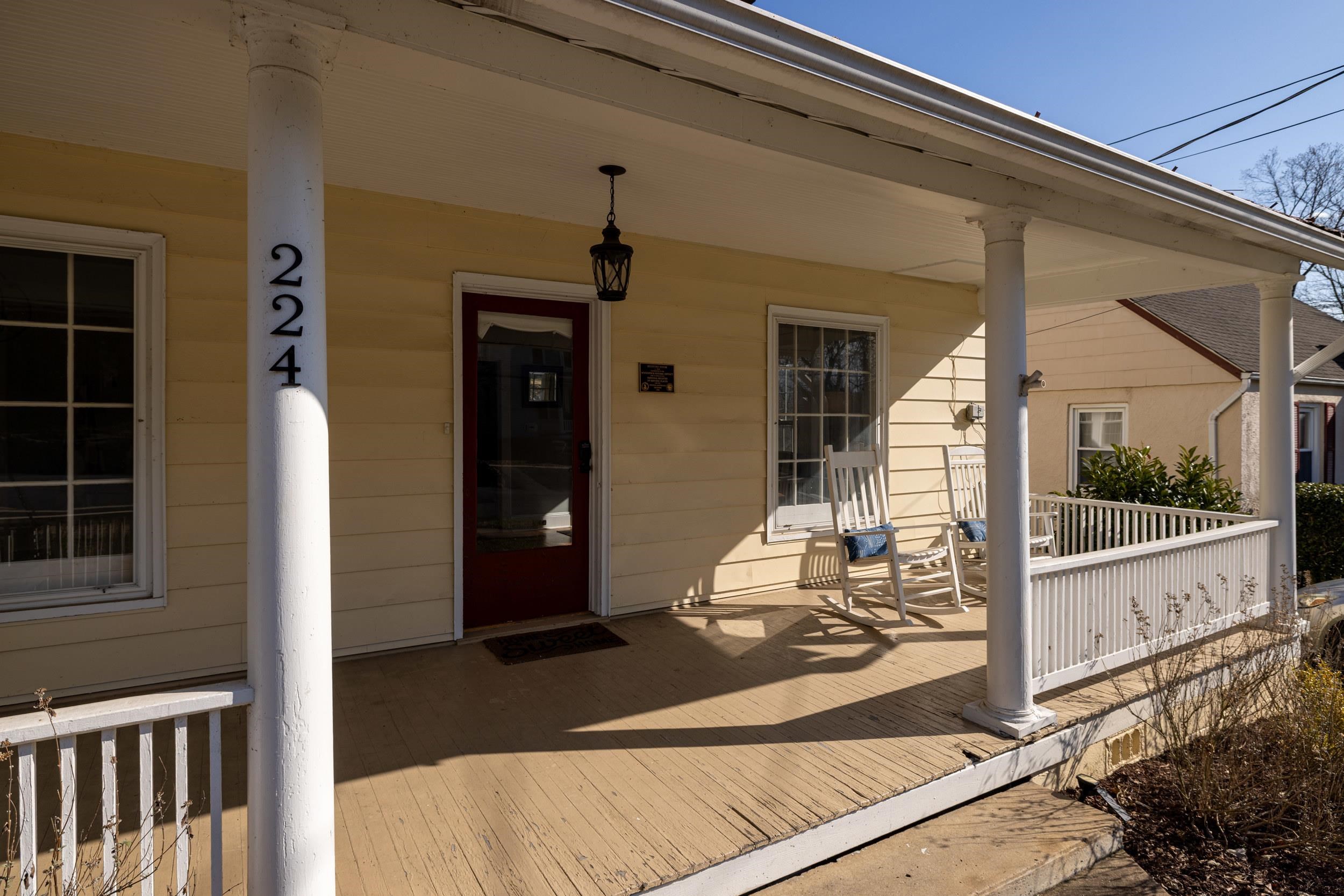 224 N CHURCH ST, WOODSTOCK, Virginia 22664, 3 Bedrooms Bedrooms, ,2 BathroomsBathrooms,Residential,224 N CHURCH ST,674286 MLS # 674286