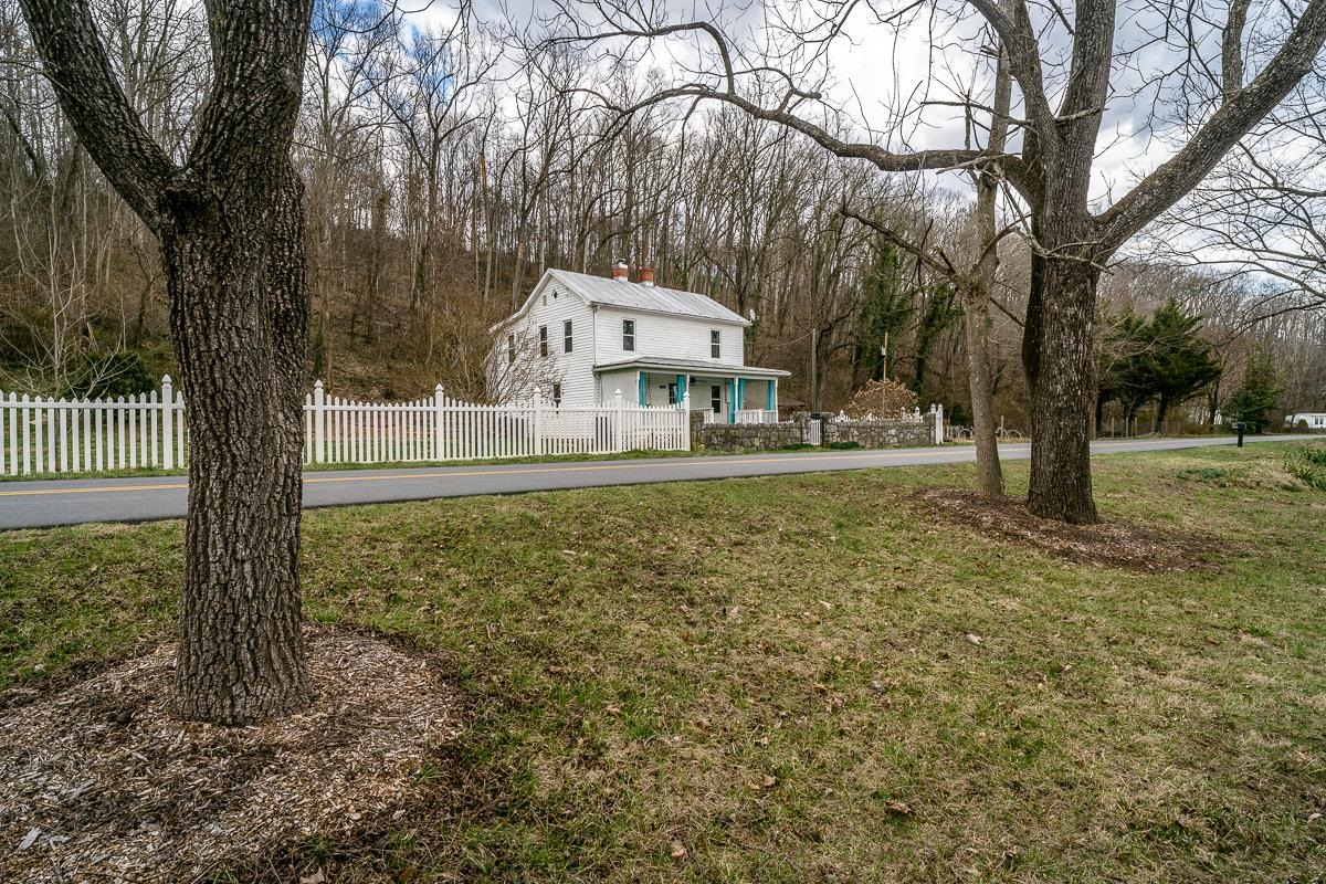 408 WOLF GAP RD, EDINBURG, Virginia 22824, 4 Bedrooms Bedrooms, ,2 BathroomsBathrooms,Residential,408 WOLF GAP RD,674295 MLS # 674295