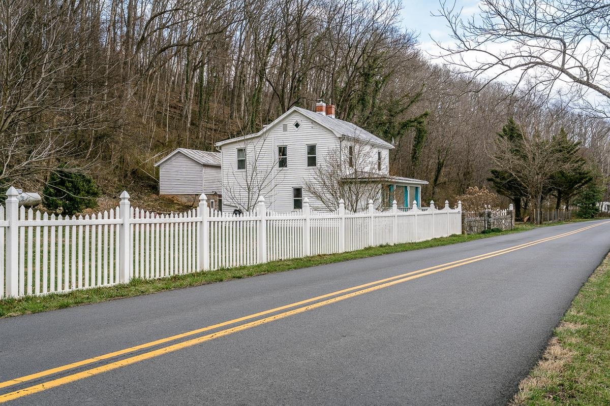 408 WOLF GAP RD, EDINBURG, Virginia 22824, 4 Bedrooms Bedrooms, ,2 BathroomsBathrooms,Residential,408 WOLF GAP RD,674295 MLS # 674295