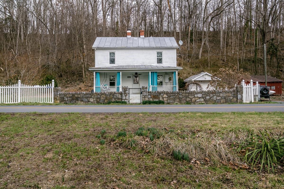 408 WOLF GAP RD, EDINBURG, Virginia 22824, 4 Bedrooms Bedrooms, ,2 BathroomsBathrooms,Residential,408 WOLF GAP RD,674295 MLS # 674295