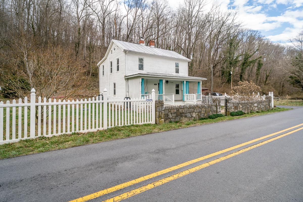 408 WOLF GAP RD, EDINBURG, Virginia 22824, 4 Bedrooms Bedrooms, ,2 BathroomsBathrooms,Residential,408 WOLF GAP RD,674295 MLS # 674295