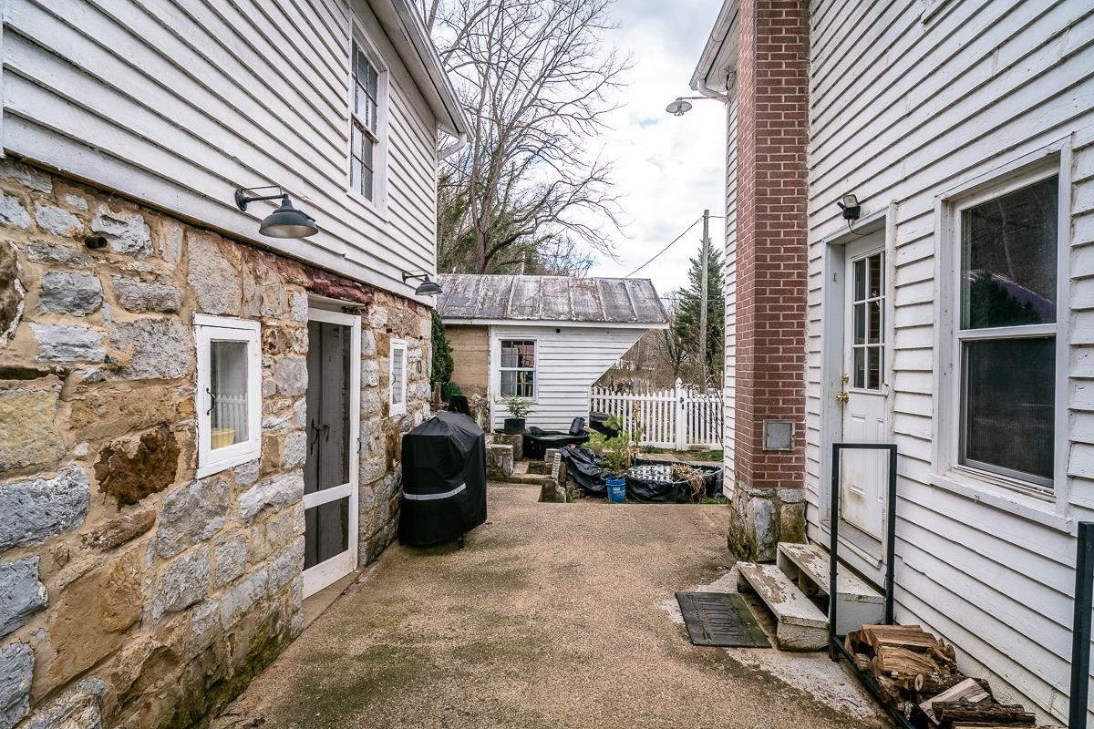 408 WOLF GAP RD, EDINBURG, Virginia 22824, 4 Bedrooms Bedrooms, ,2 BathroomsBathrooms,Residential,408 WOLF GAP RD,674295 MLS # 674295