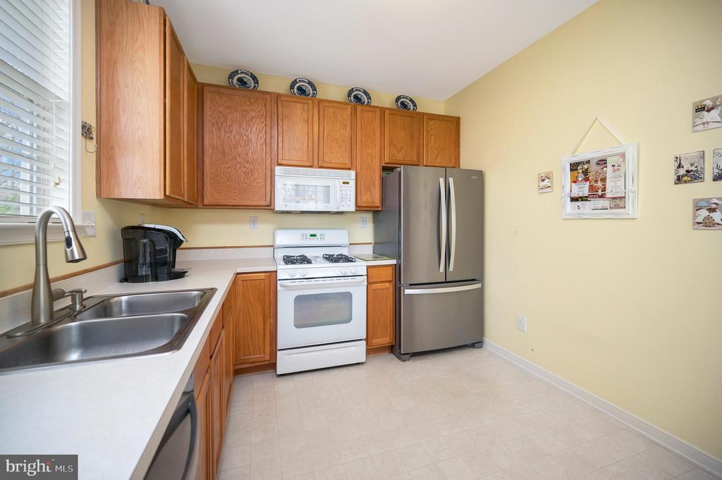 11805 LEGACY WOODS DR, FREDERICKSBURG, Virginia 22407, 3 Bedrooms Bedrooms, ,2 BathroomsBathrooms,Residential,11805 LEGACY WOODS DR,VASP2039788 MLS # VASP2039788