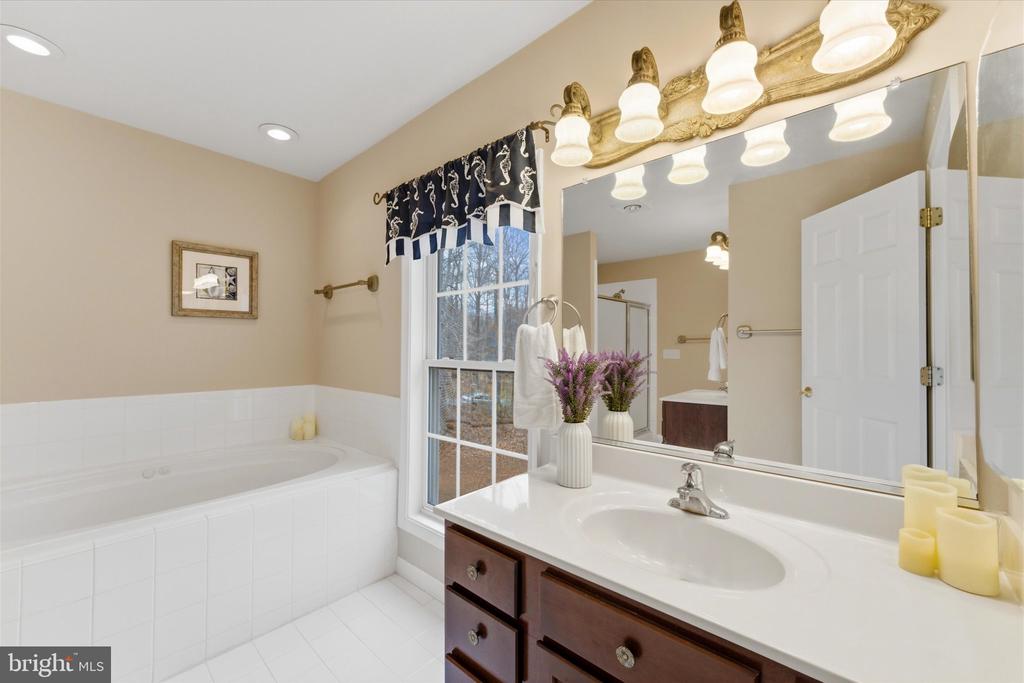 15420 BOB WHITE TRL, AMISSVILLE, Virginia 20106, 4 Bedrooms Bedrooms, ,2 BathroomsBathrooms,Residential,15420 BOB WHITE TRL,VACU2012864 MLS # VACU2012864