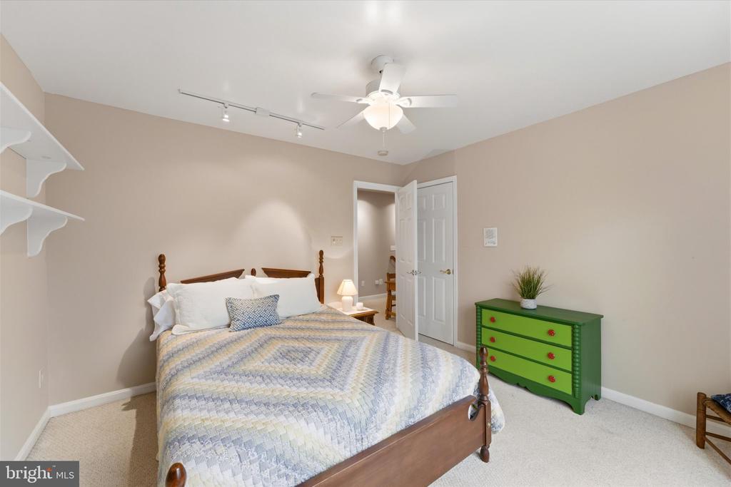 15420 BOB WHITE TRL, AMISSVILLE, Virginia 20106, 4 Bedrooms Bedrooms, ,2 BathroomsBathrooms,Residential,15420 BOB WHITE TRL,VACU2012864 MLS # VACU2012864