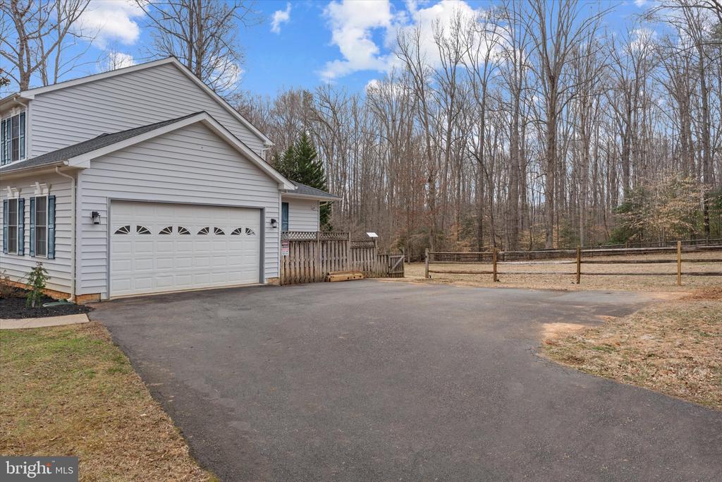 15420 BOB WHITE TRL, AMISSVILLE, Virginia 20106, 4 Bedrooms Bedrooms, ,2 BathroomsBathrooms,Residential,15420 BOB WHITE TRL,VACU2012864 MLS # VACU2012864