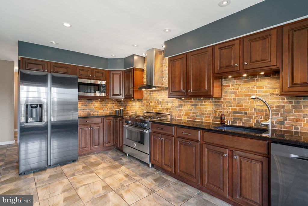 5142 FAIRVIEW LN, BROAD RUN, Virginia, 6 Bedrooms Bedrooms, ,3 BathroomsBathrooms,Residential,5142 FAIRVIEW LN,VAFQ2020420 MLS # VAFQ2020420