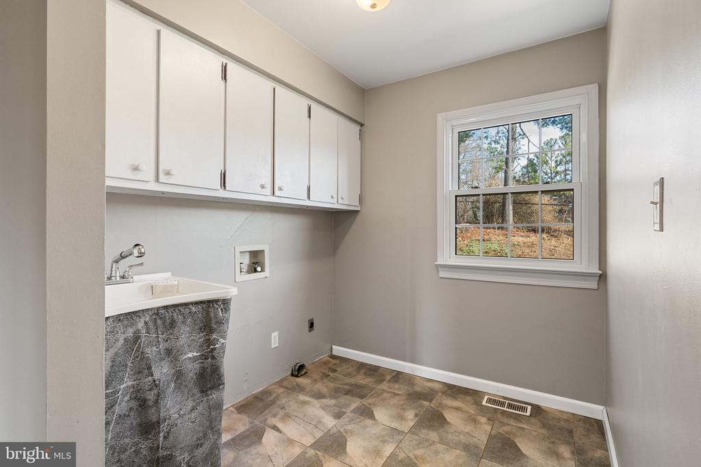 5142 FAIRVIEW LN, BROAD RUN, Virginia, 6 Bedrooms Bedrooms, ,3 BathroomsBathrooms,Residential,5142 FAIRVIEW LN,VAFQ2020420 MLS # VAFQ2020420