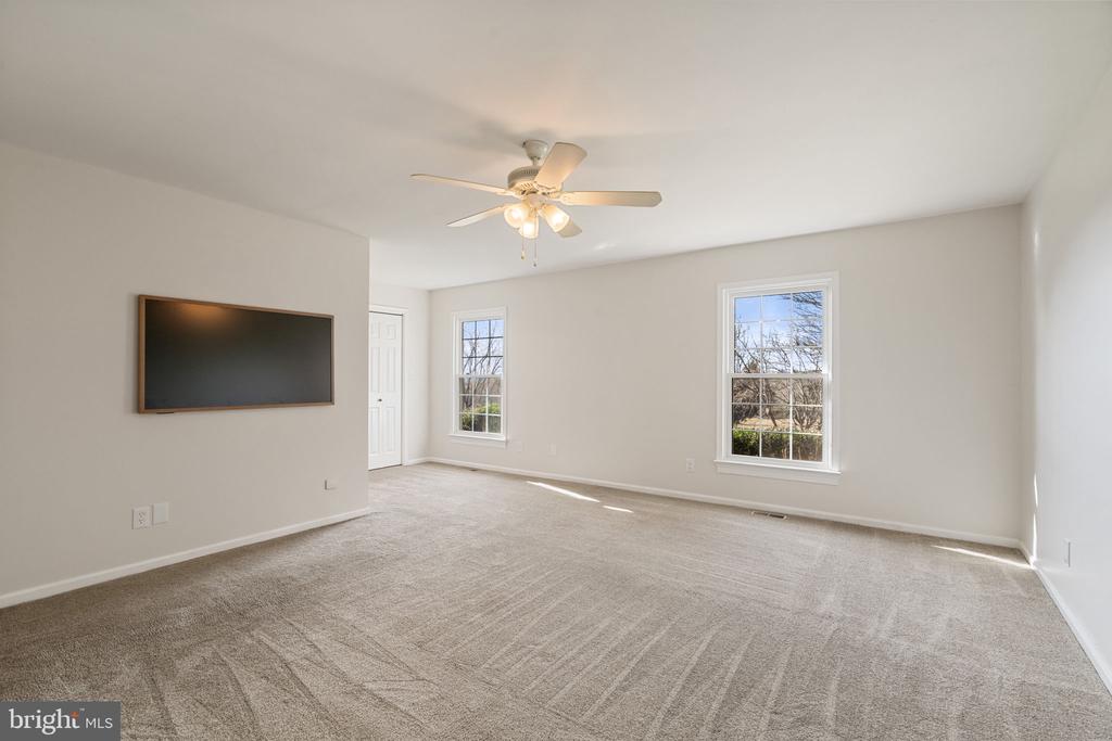 5142 FAIRVIEW LN, BROAD RUN, Virginia, 6 Bedrooms Bedrooms, ,3 BathroomsBathrooms,Residential,5142 FAIRVIEW LN,VAFQ2020420 MLS # VAFQ2020420