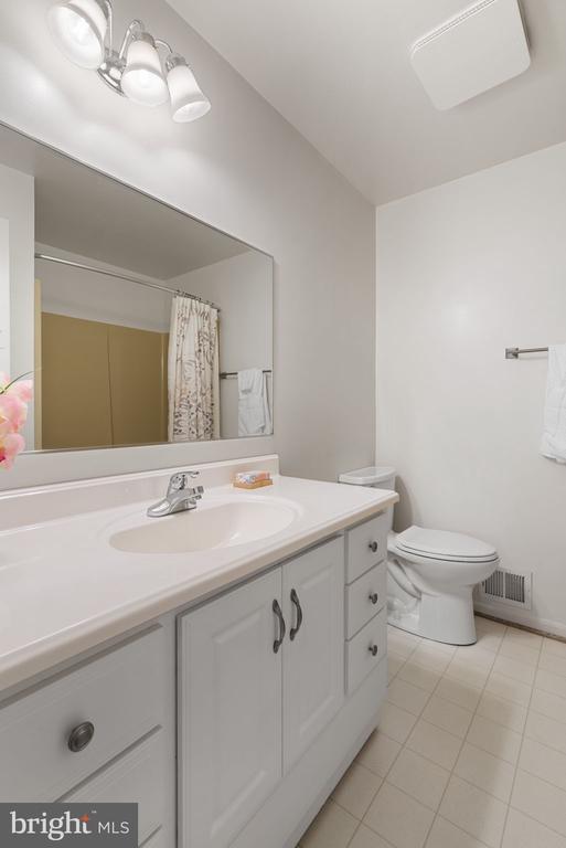 5142 FAIRVIEW LN, BROAD RUN, Virginia, 6 Bedrooms Bedrooms, ,3 BathroomsBathrooms,Residential,5142 FAIRVIEW LN,VAFQ2020420 MLS # VAFQ2020420