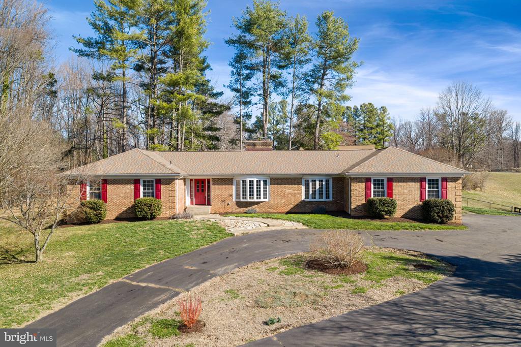 5142 FAIRVIEW LN, BROAD RUN, Virginia, 6 Bedrooms Bedrooms, ,3 BathroomsBathrooms,Residential,5142 FAIRVIEW LN,VAFQ2020420 MLS # VAFQ2020420